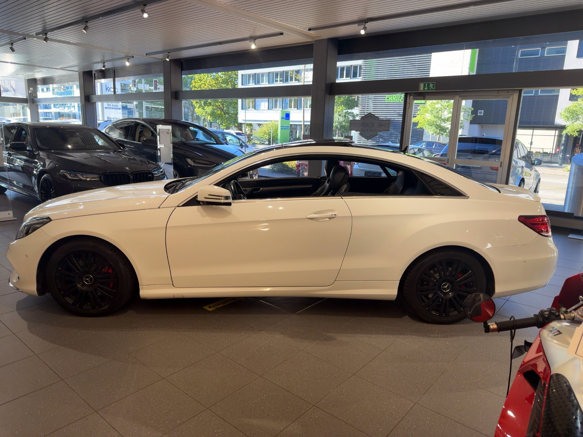 MERCEDES-BENZ E 350 4Matic 7G-Tronic-image-3