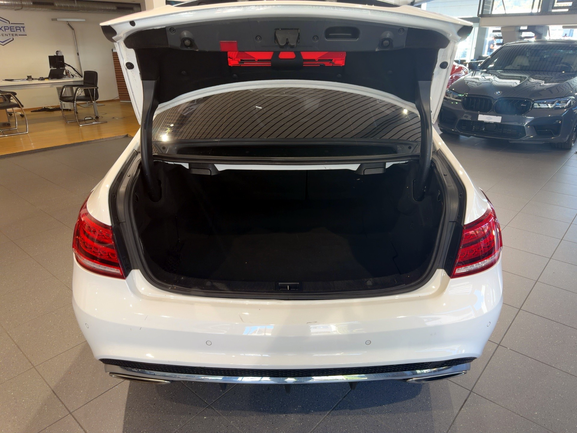 MERCEDES-BENZ E 350 4Matic 7G-Tronic-image-12
