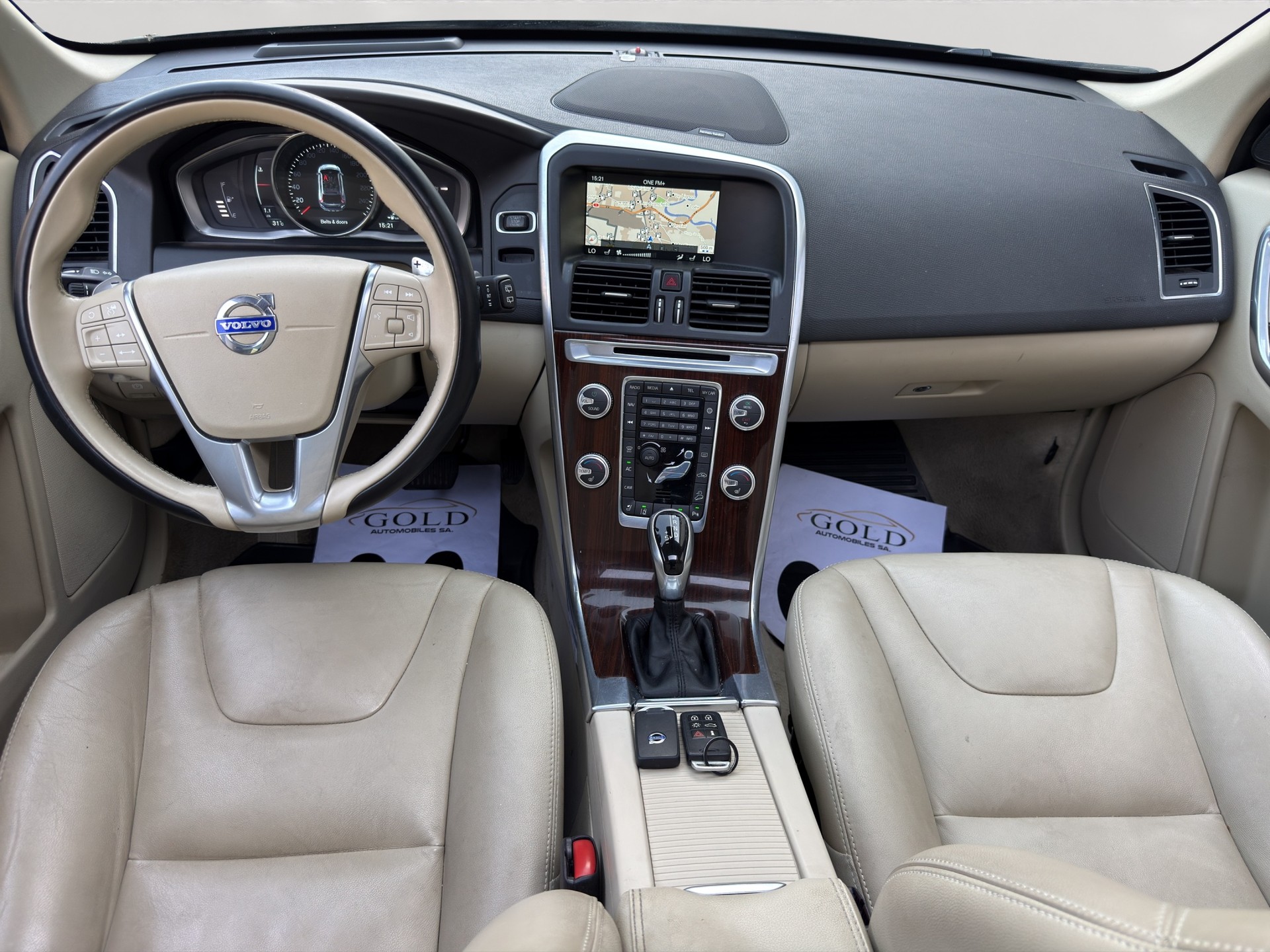 VOLVO XC60 D5 AWD Summum Geartronic-image-2