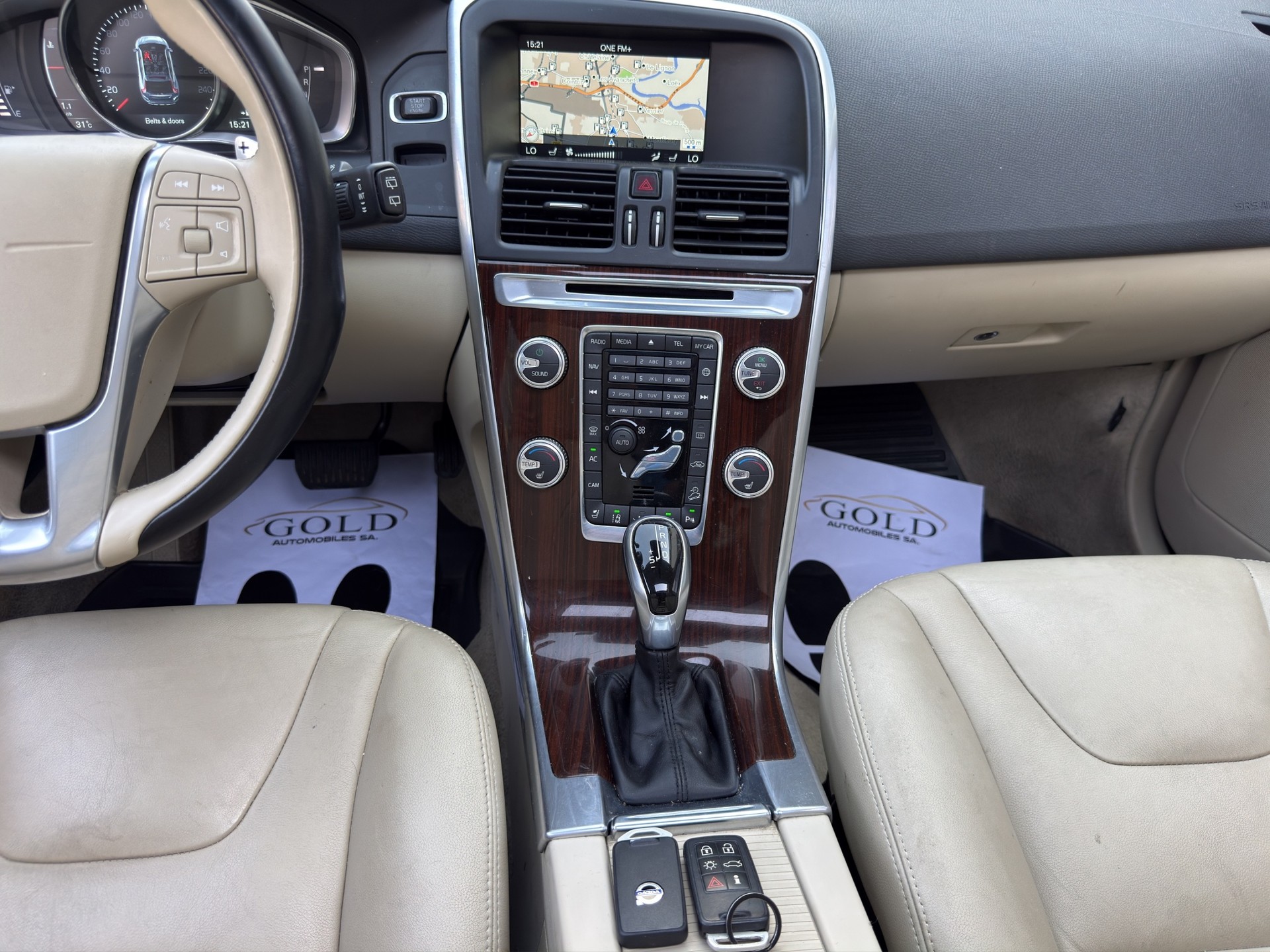 VOLVO XC60 D5 AWD Summum Geartronic-image-8