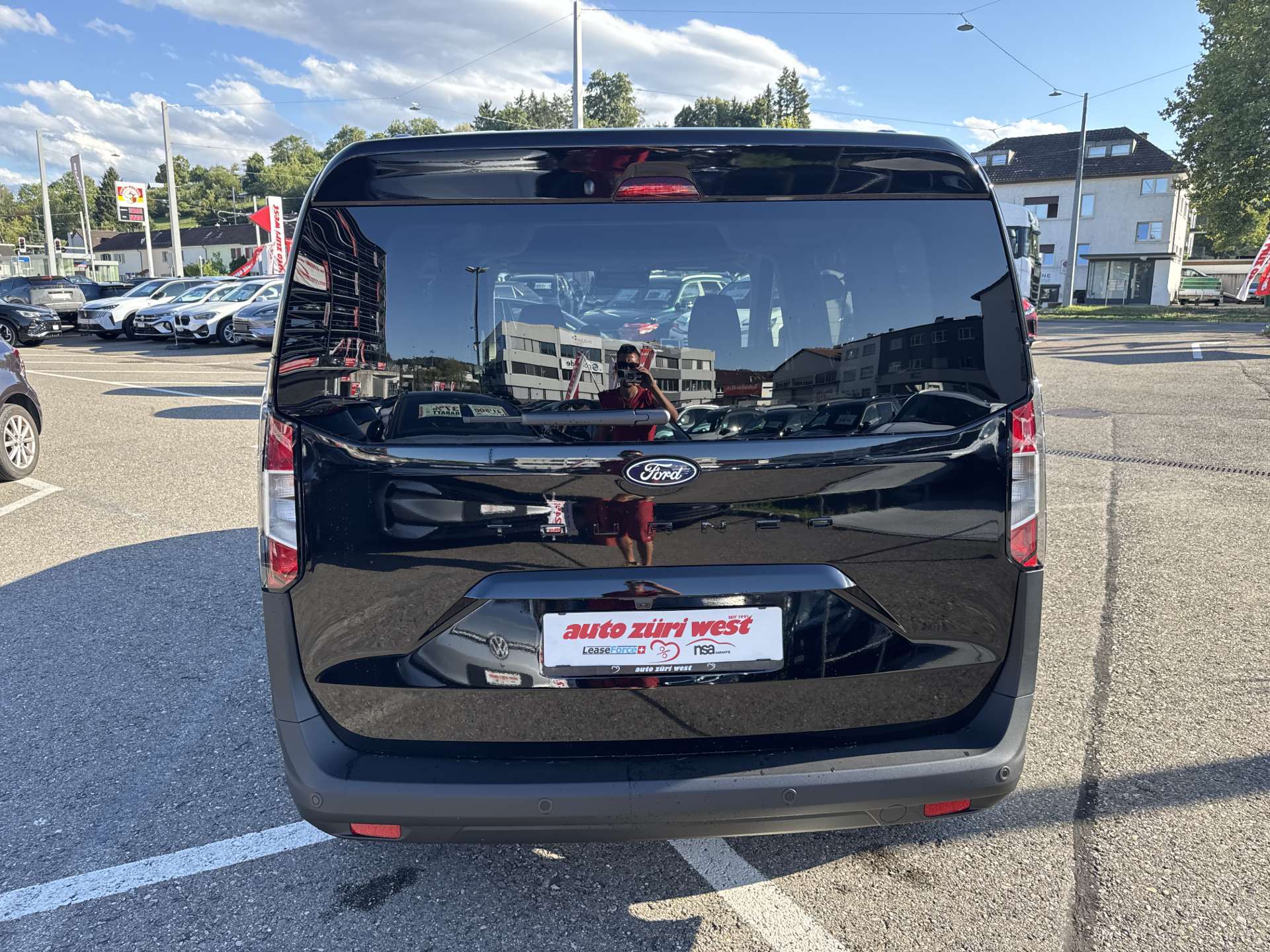 FORD Tourneo Courier 1.0 EcoBoost Titanium Automat-image-14