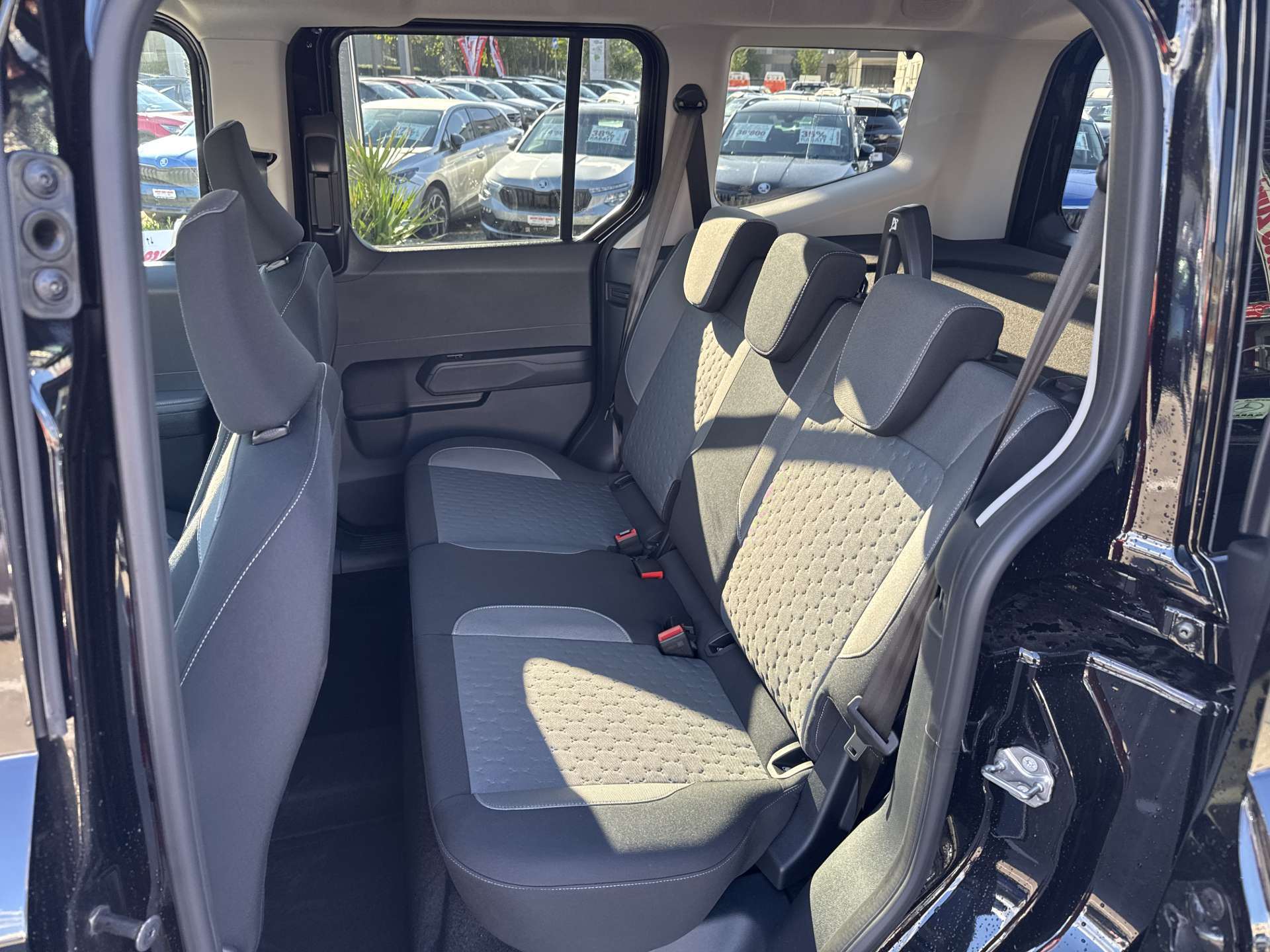 FORD Tourneo Courier 1.0 EcoBoost Titanium Automat-image-6