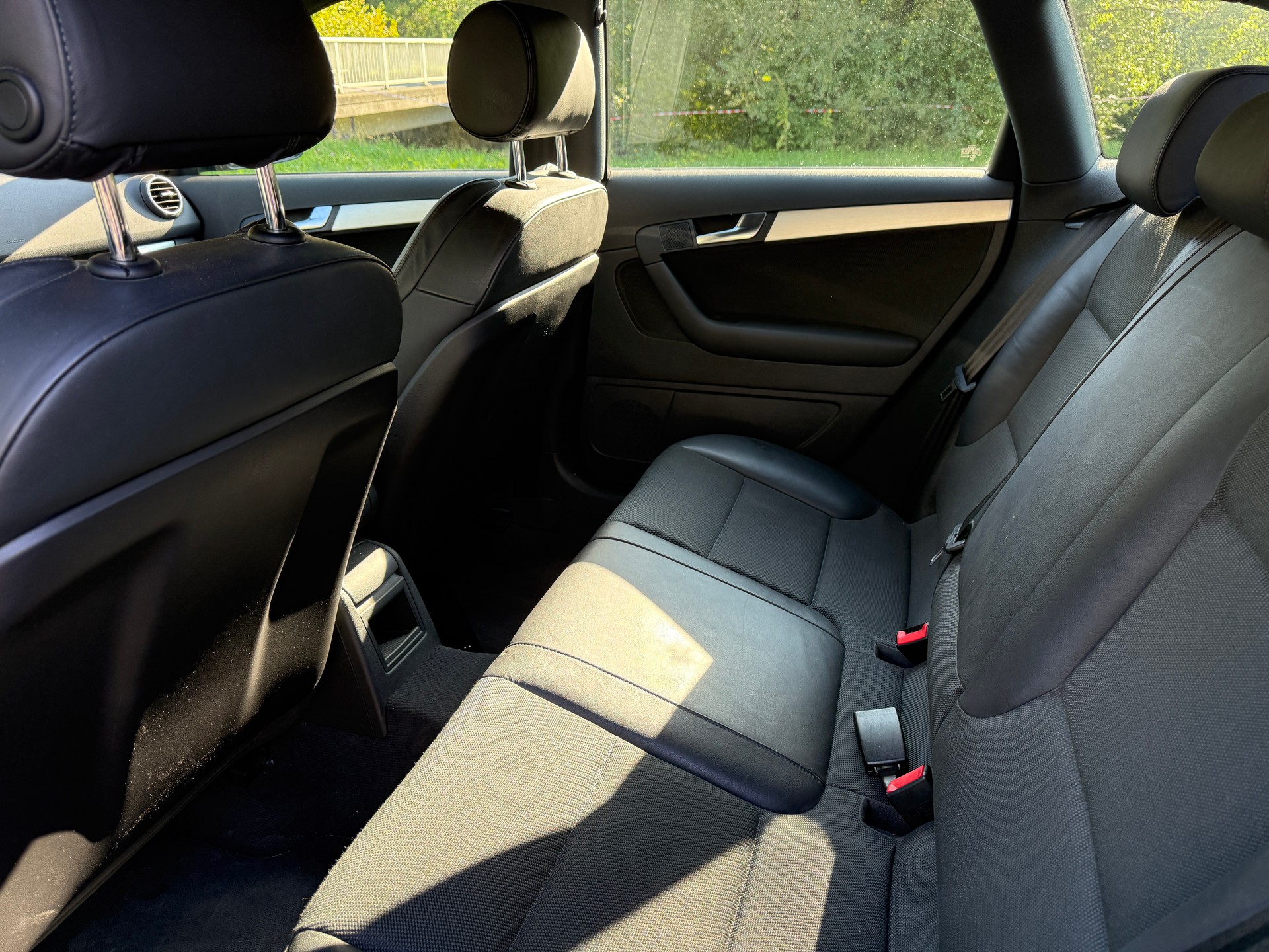 AUDI A3 Sportback 2.0 Turbo FSI Ambition S-tronic-image-8