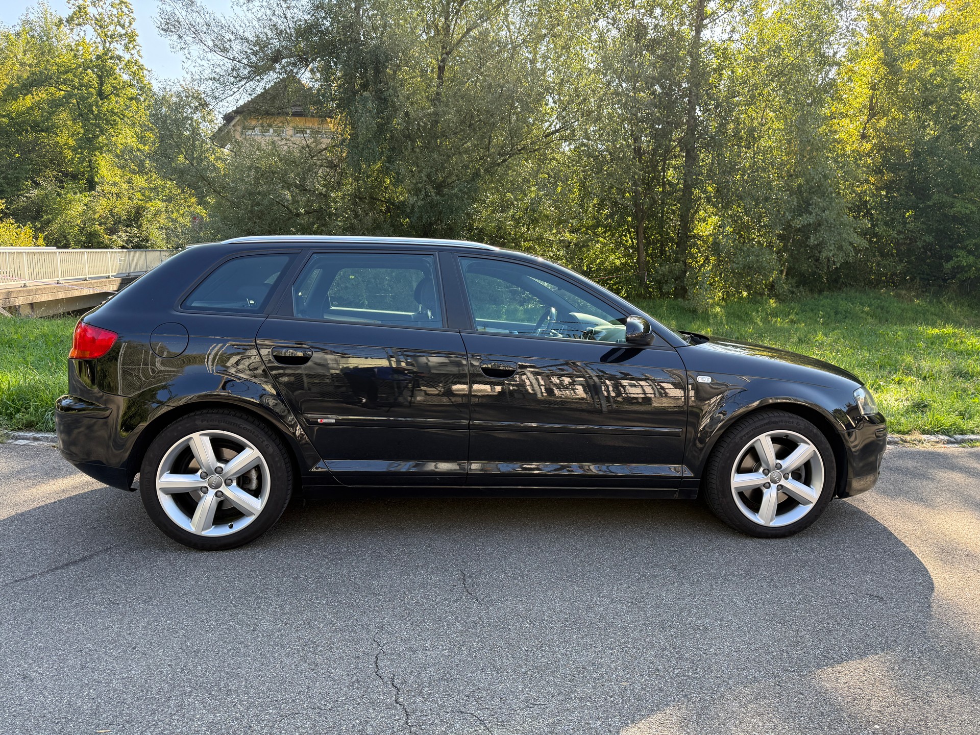 AUDI A3 Sportback 2.0 Turbo FSI Ambition S-tronic-image-4