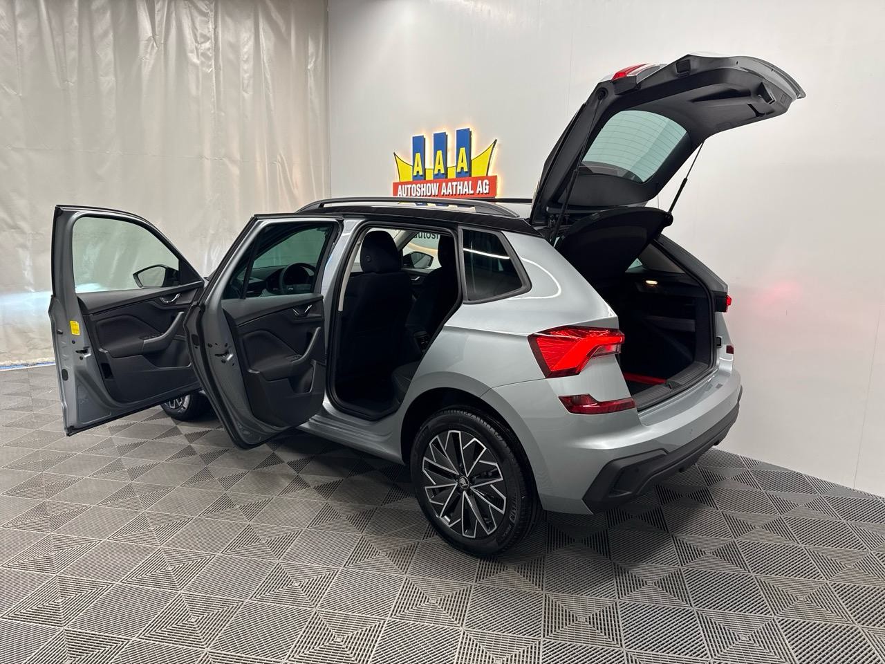 SKODA Kamiq 1.0 TSI Selection Black Pack-image-11