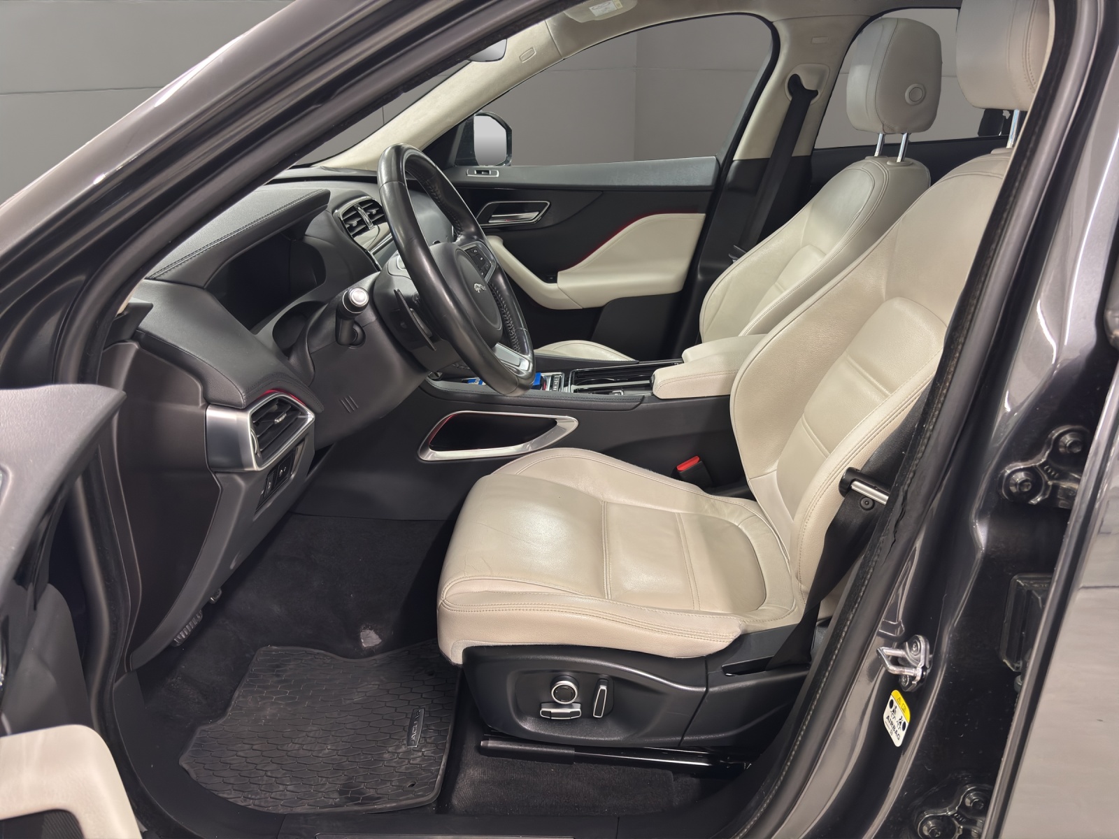 JAGUAR F-Pace 25d Prestige AWD Automatik-image-7