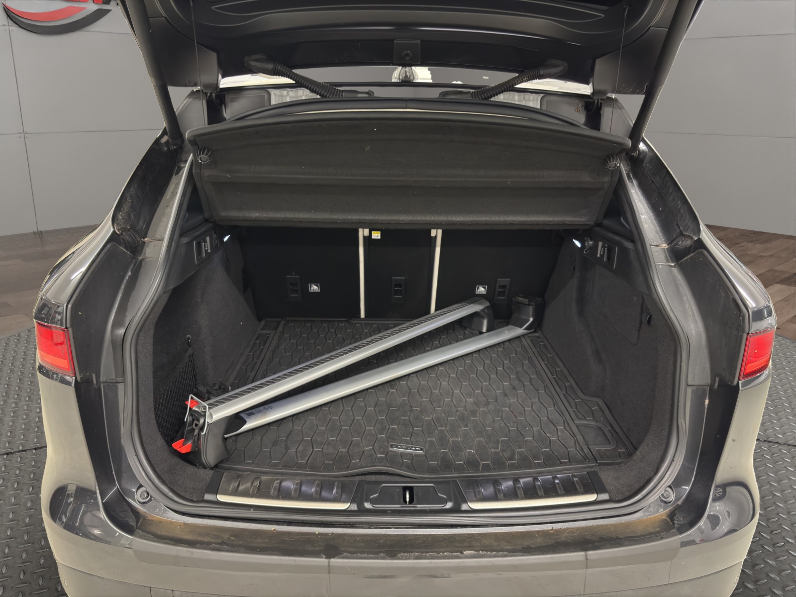 JAGUAR F-Pace 25d Prestige AWD Automatik-image-19