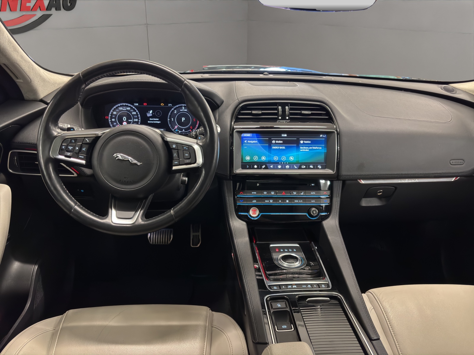 JAGUAR F-Pace 25d Prestige AWD Automatik-image-13