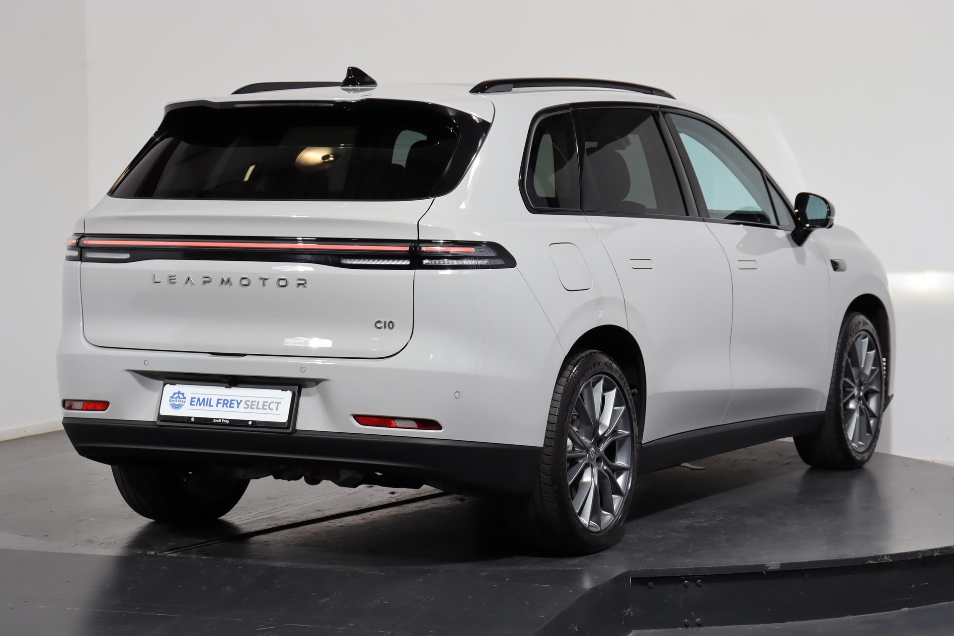 LEAPMOTOR C10 1.5 REEV Design-image-2