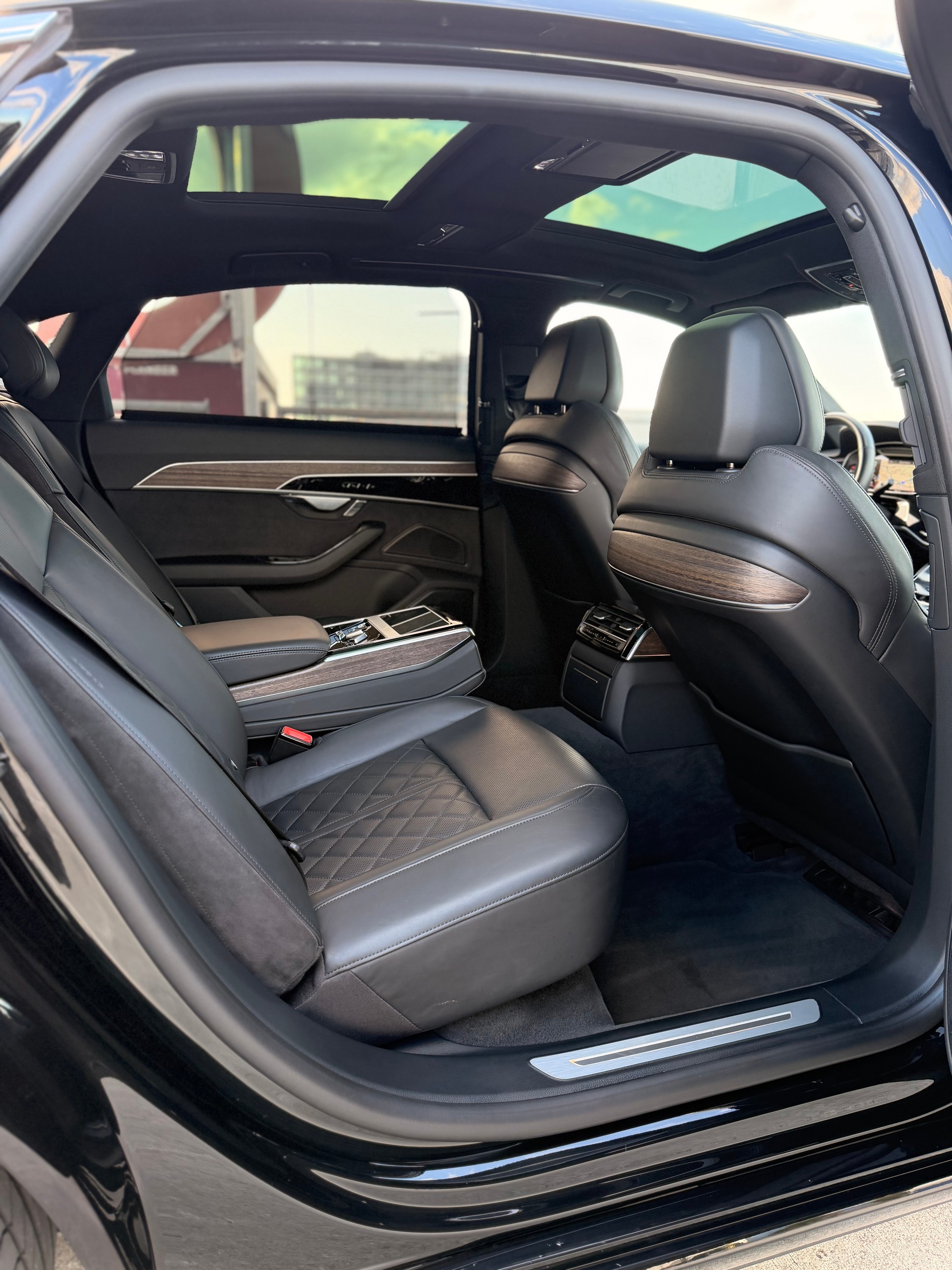 AUDI A8 55 L TFSI quattro tiptronic-image-13