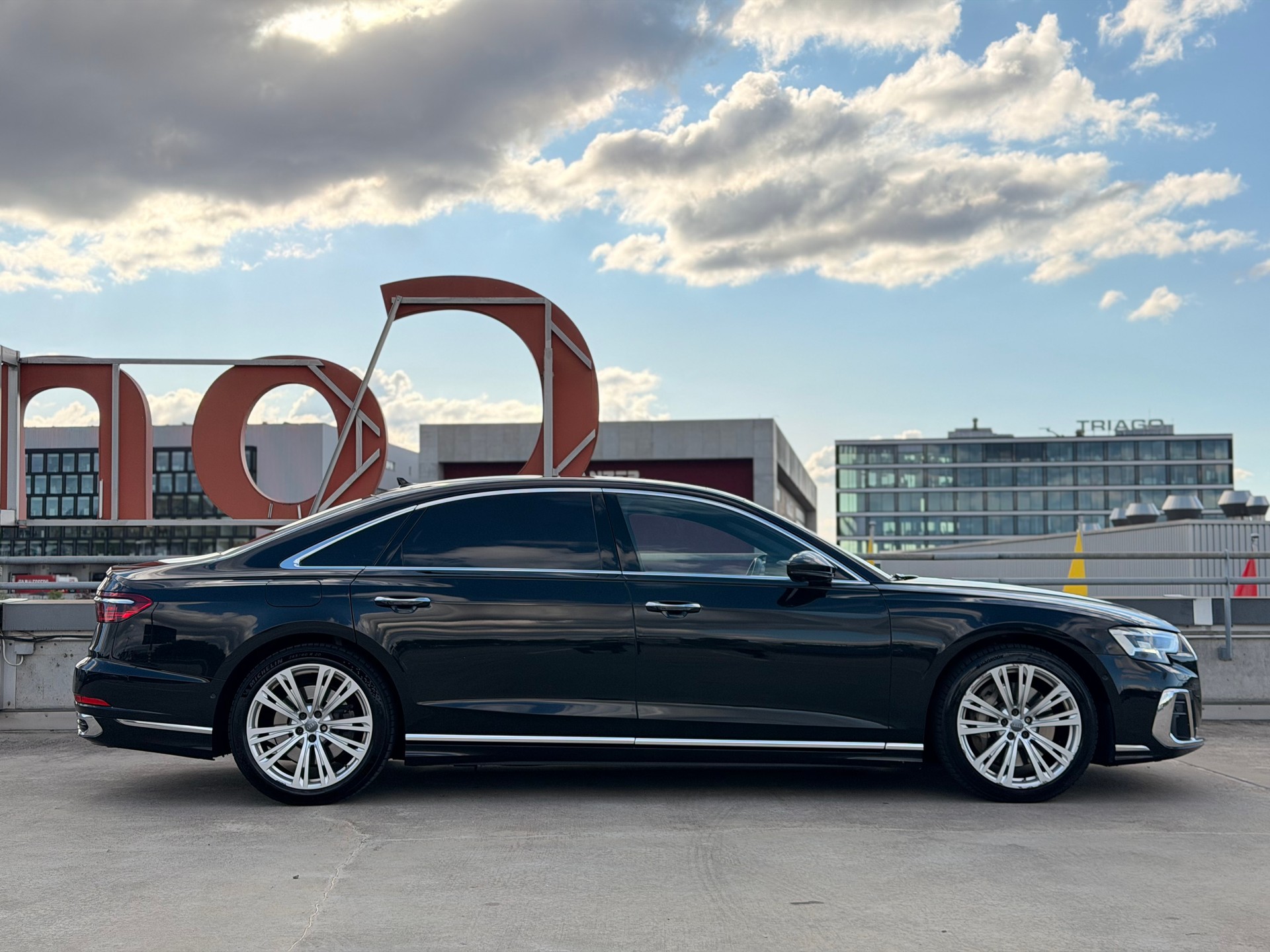 AUDI A8 55 L TFSI quattro tiptronic-image-2