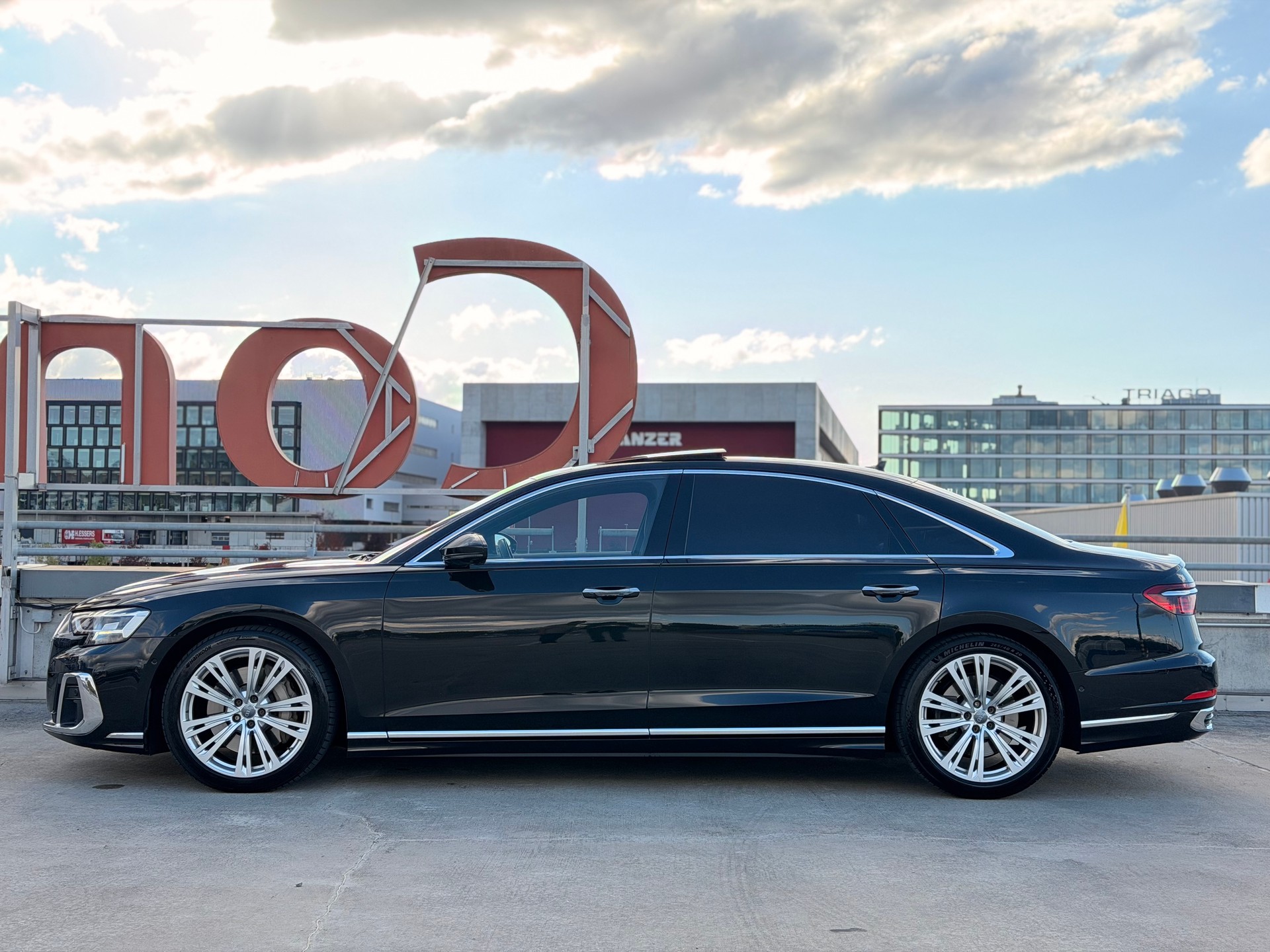 AUDI A8 55 L TFSI quattro tiptronic-image-5