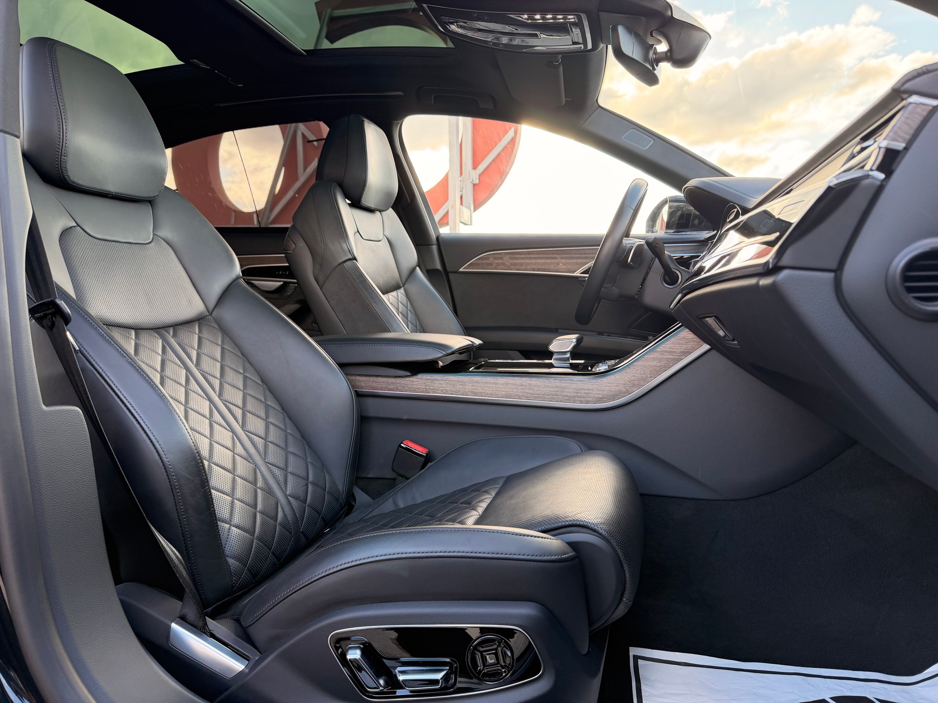 AUDI A8 55 L TFSI quattro tiptronic-image-10