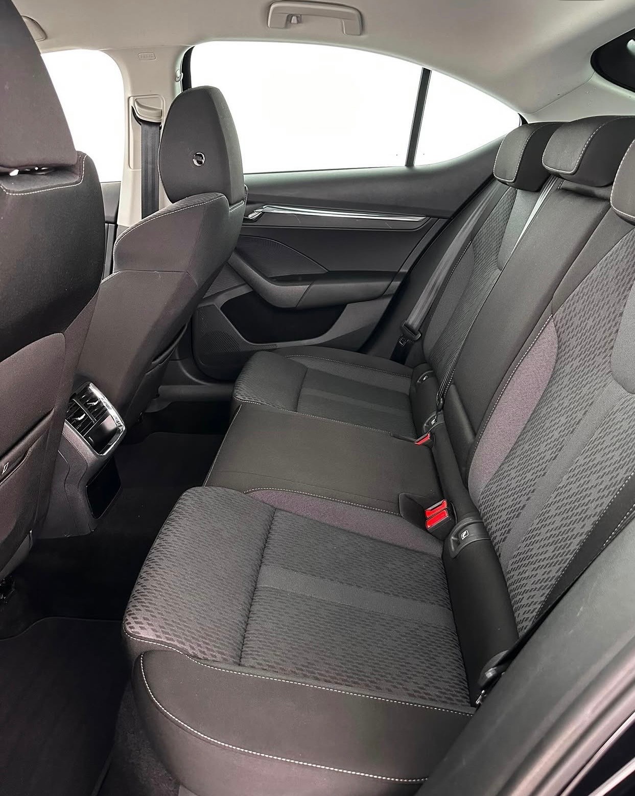SKODA Octavia 2.0 TDI DSG Style-image-9