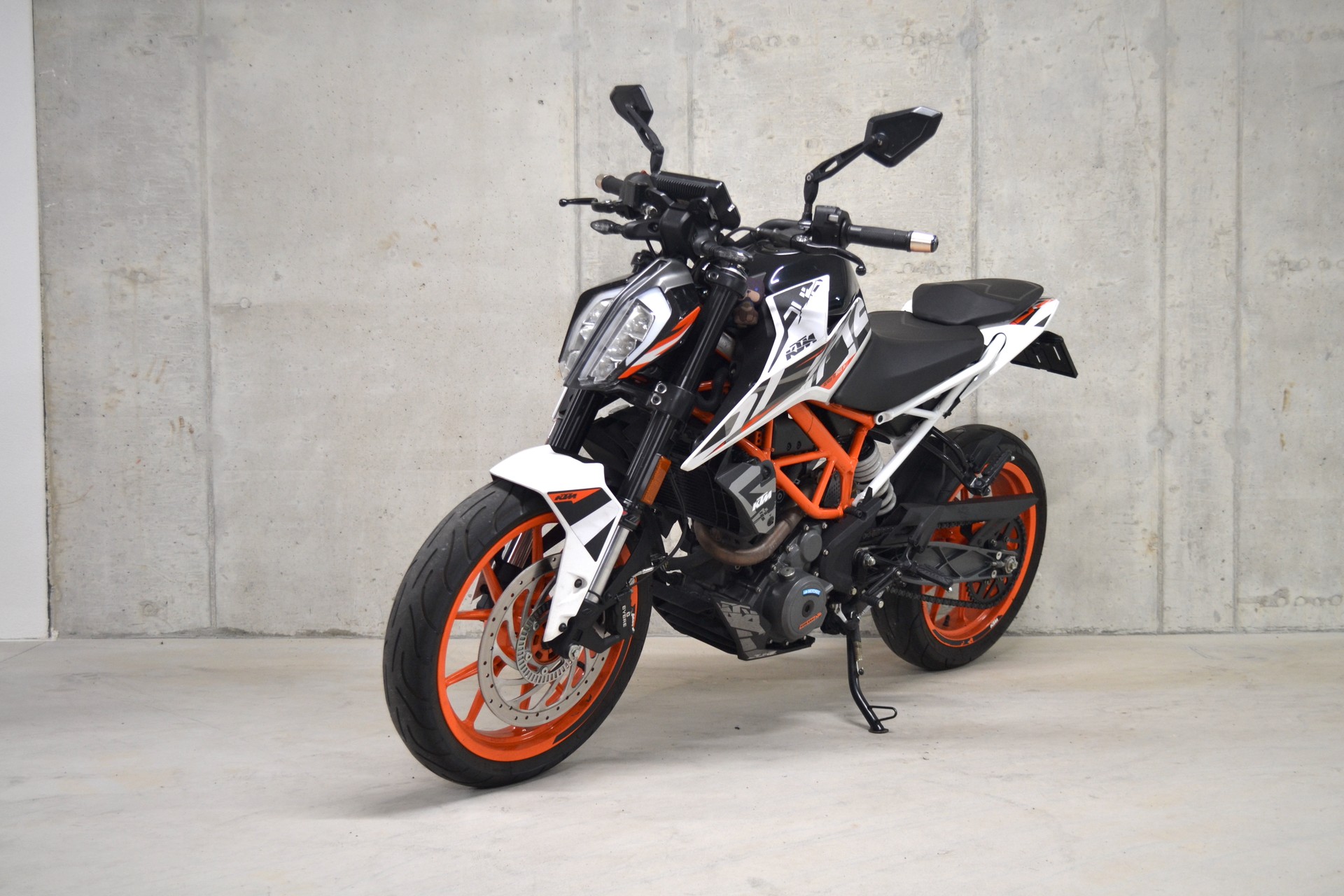 KTM 390 Duke ABS-showroom-element-1