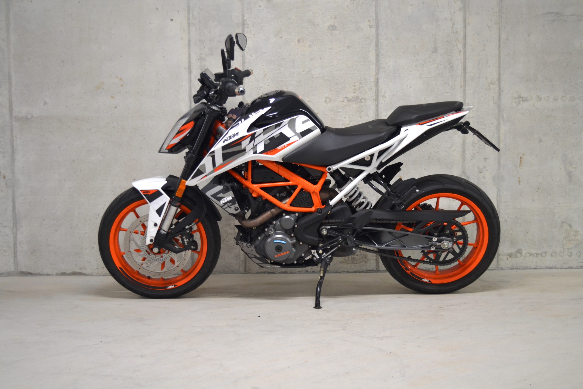 KTM 390 Duke ABS-showroom-element-2