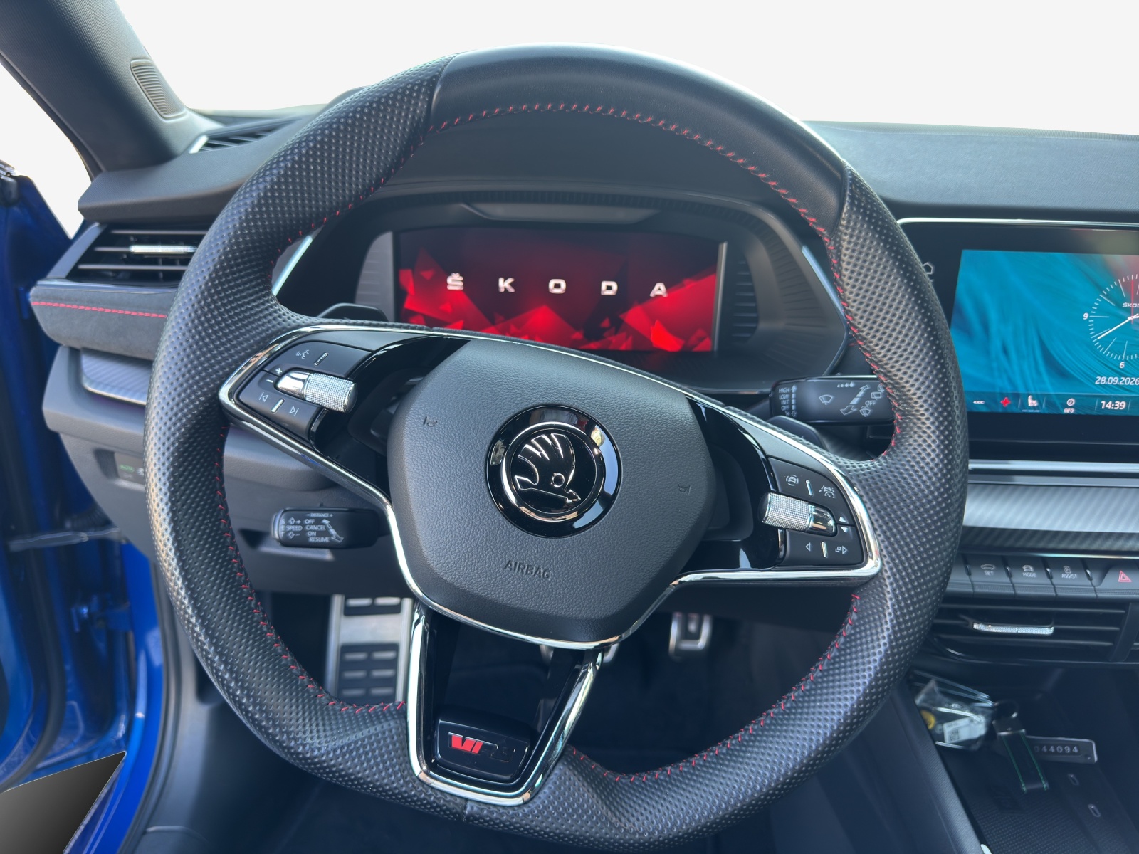 SKODA Octavia Combi 2.0 TSI DSG RS-image-9