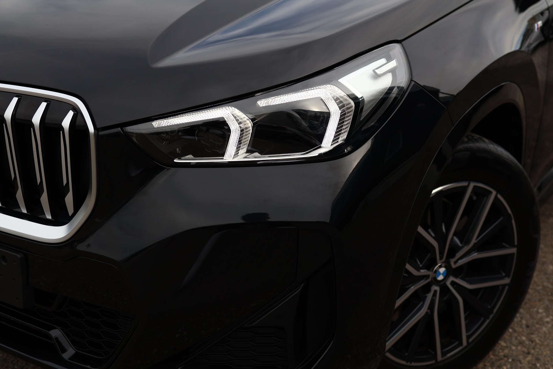 BMW X1 xDrive 23d 48V M Sport * Panoramadach * Harman/Kardon * Elektr. Sitze * 360° Kamera * AHK *-image-1