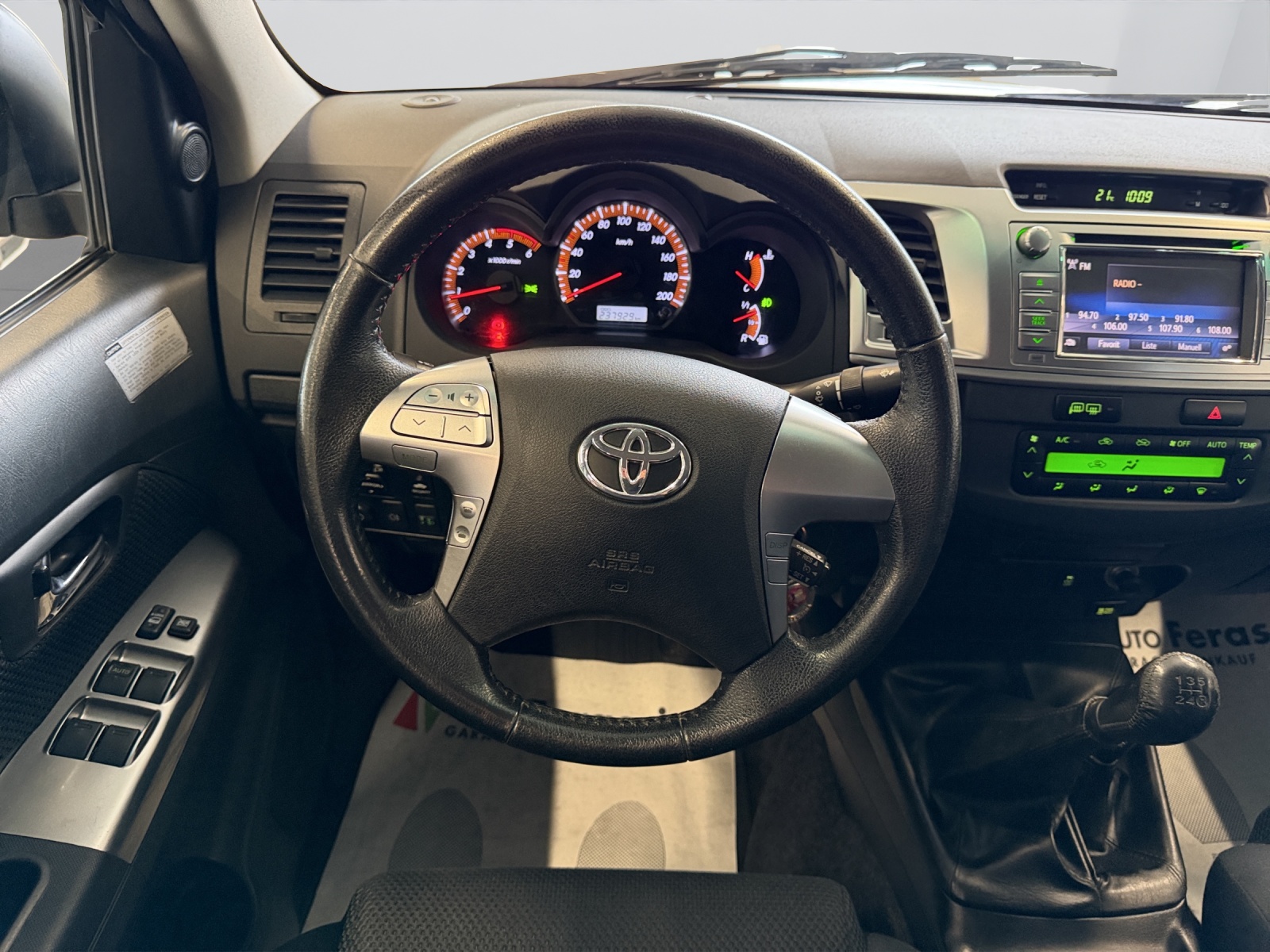 TOYOTA Hilux 3.0 DoubleCab LineaSol-image-14