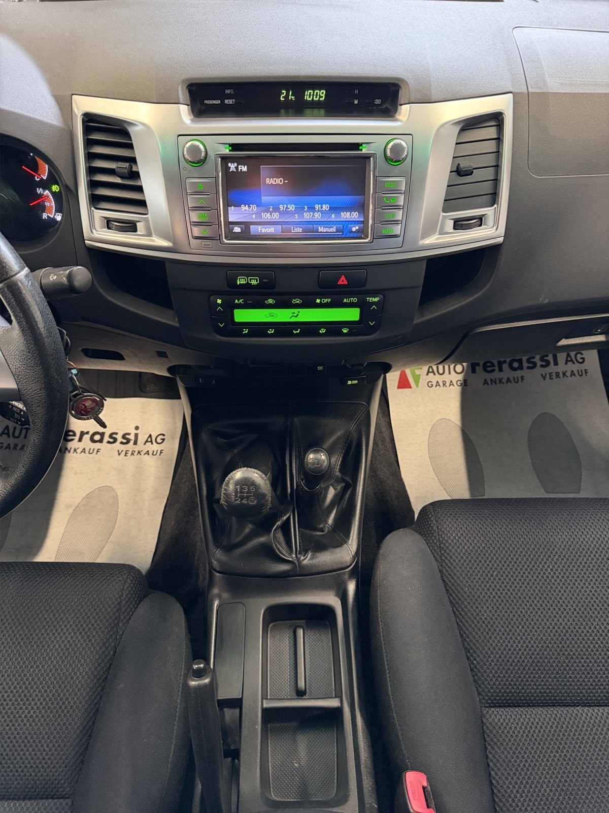 TOYOTA Hilux 3.0 DoubleCab LineaSol-image-20
