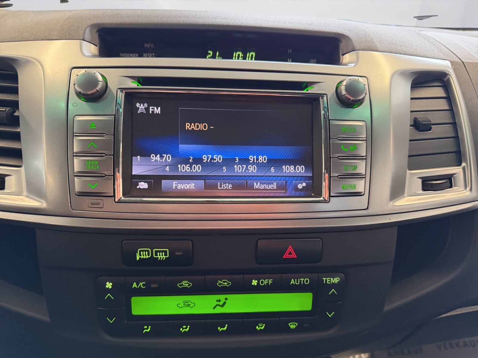 TOYOTA Hilux 3.0 DoubleCab LineaSol-image-19