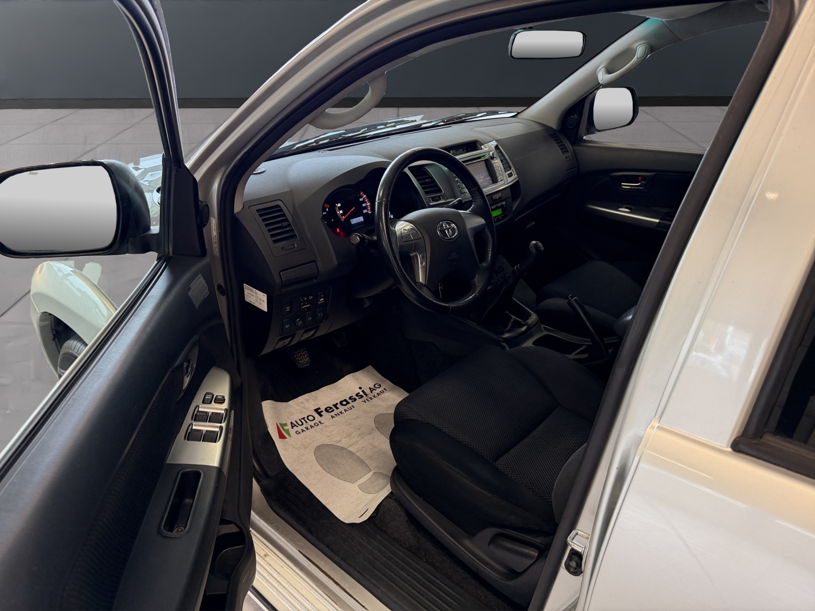 TOYOTA Hilux 3.0 DoubleCab LineaSol-image-24