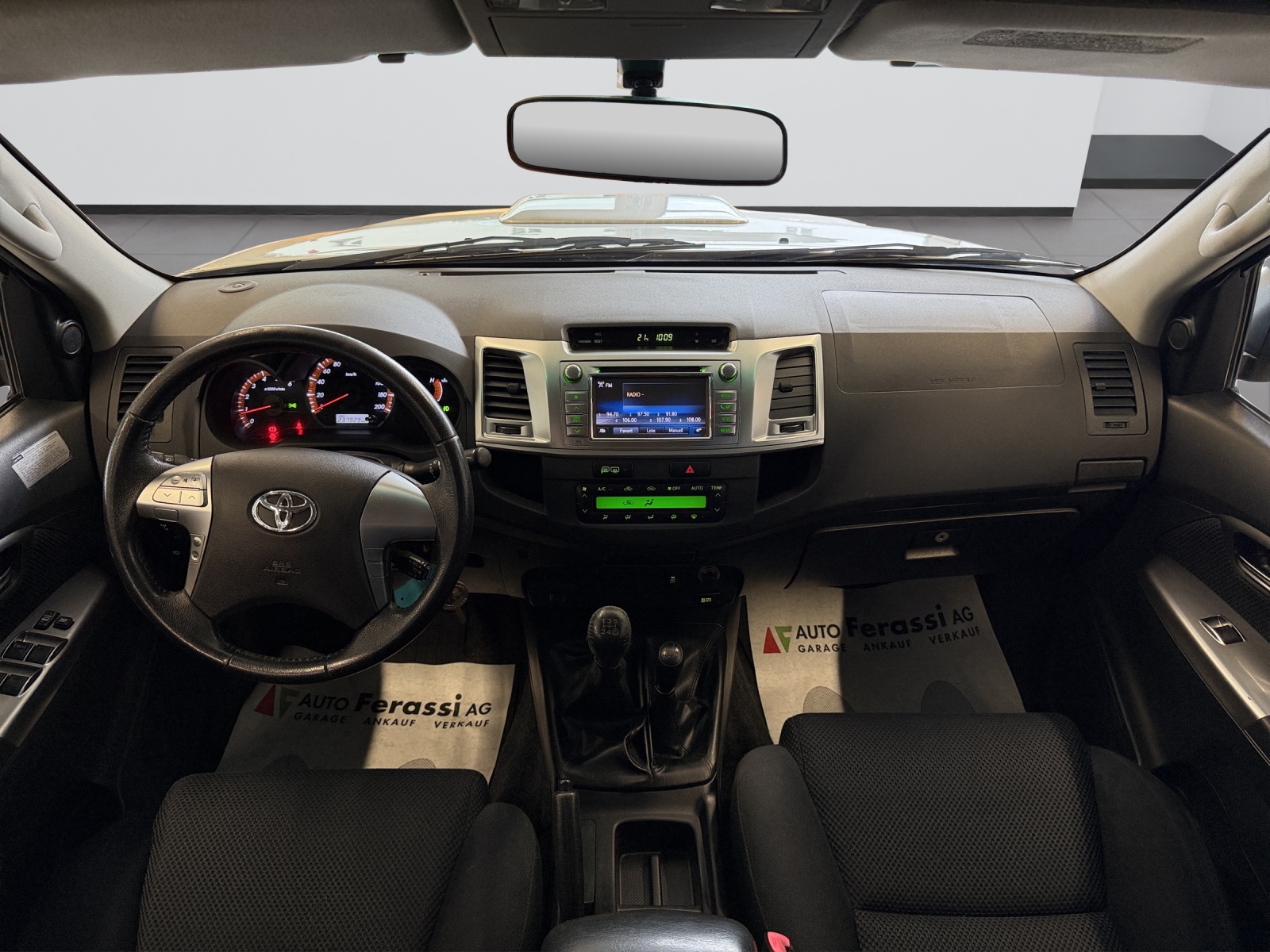 TOYOTA Hilux 3.0 DoubleCab LineaSol-image-11