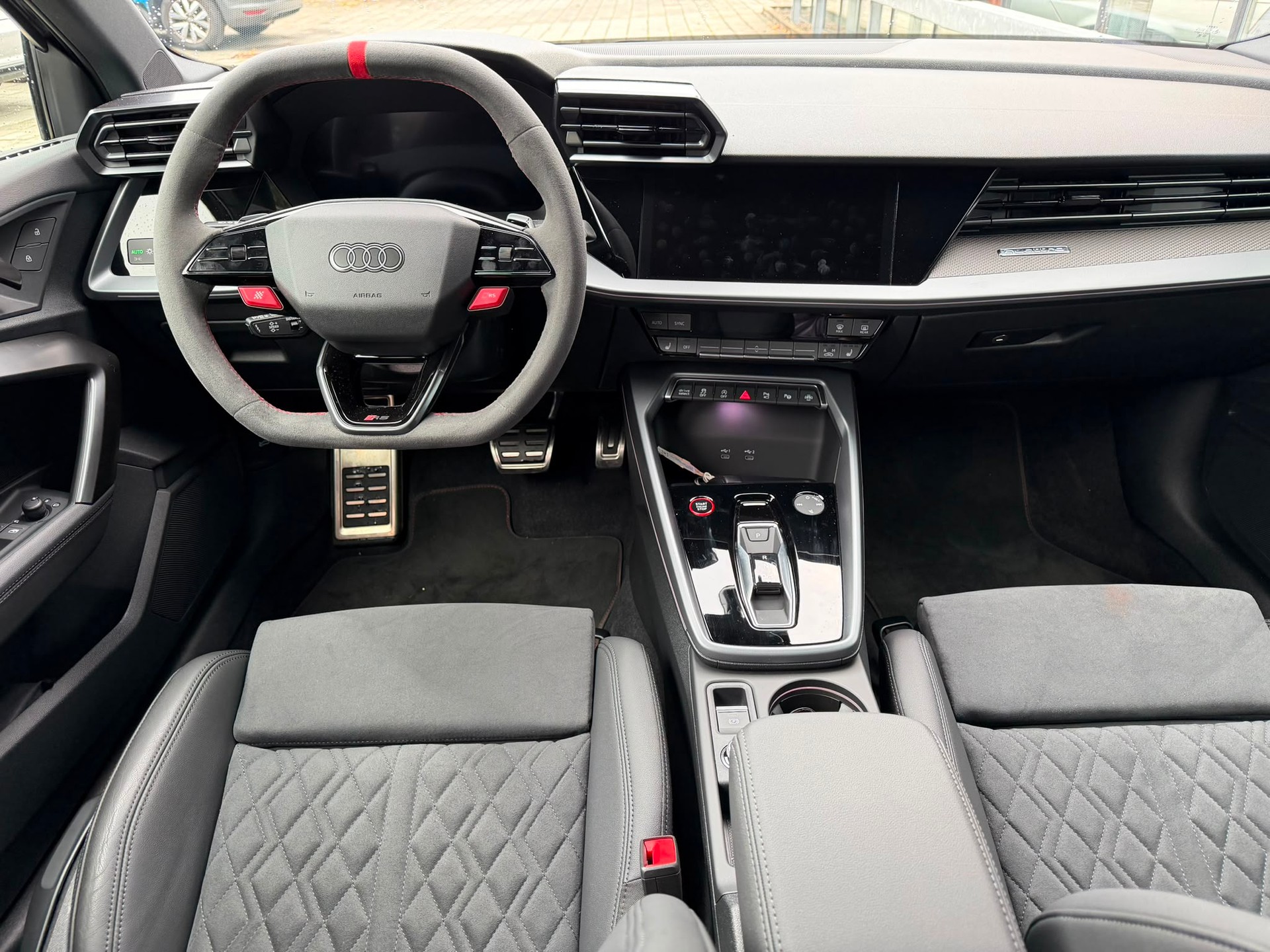 AUDI RS3 Sportback 2.5 TSI quattro S-tronic-image-5