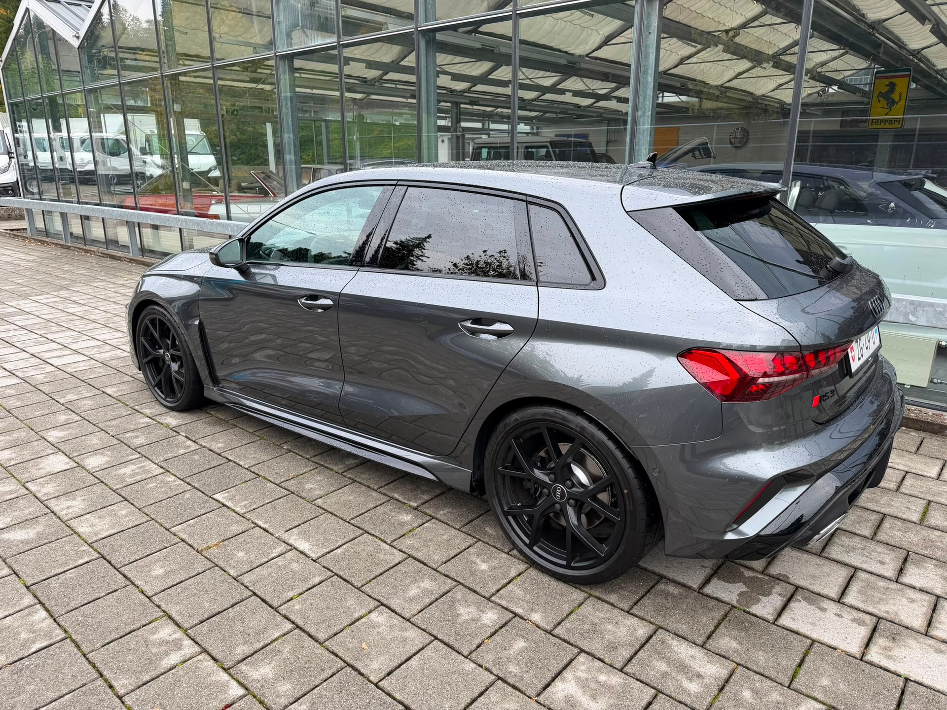 AUDI RS3 Sportback 2.5 TSI quattro S-tronic-image-2