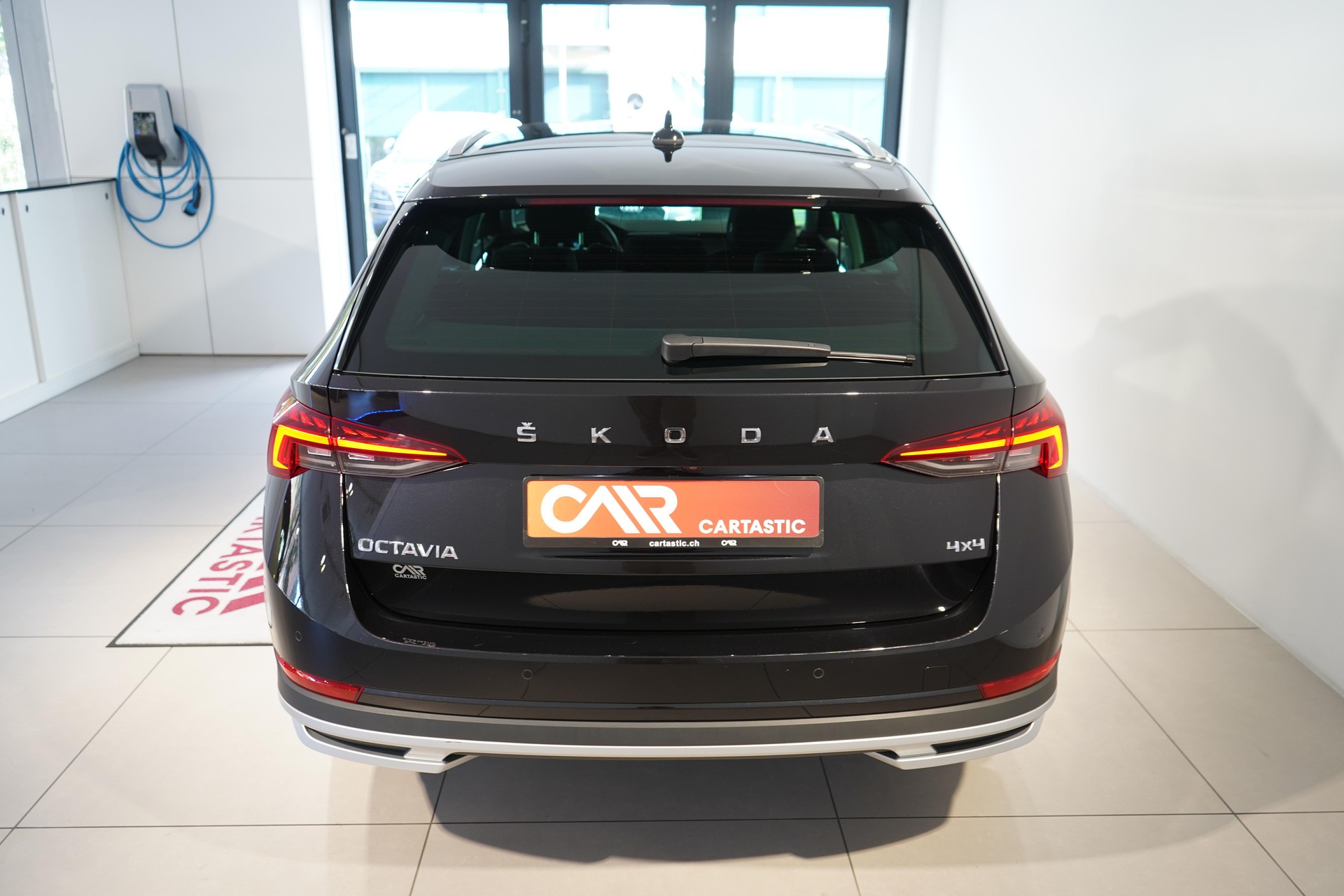 SKODA Octavia Scout 2.0 TDI 4x4 DSG-image-3