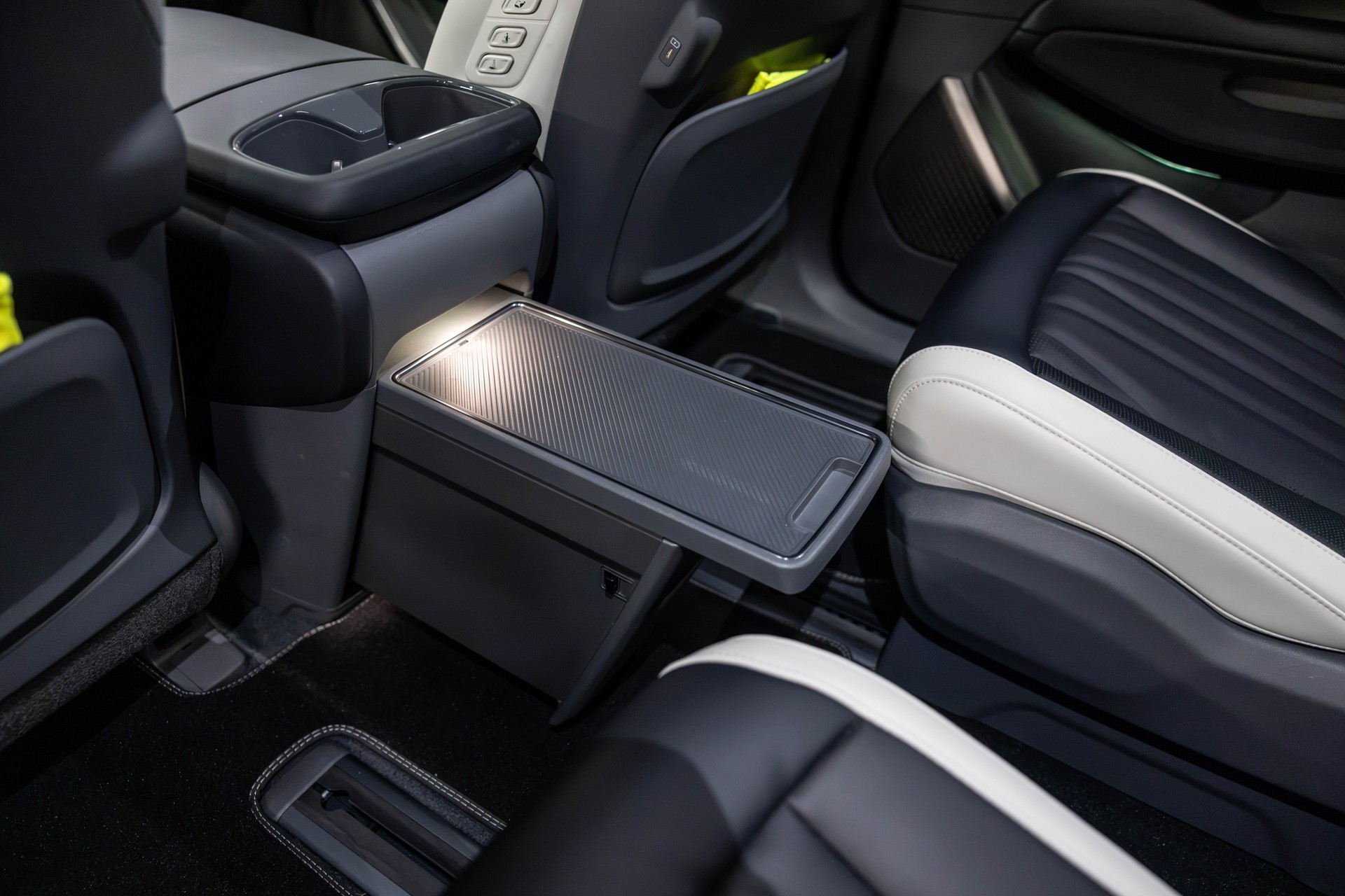 KIA EV9 99.8 kWh GT-Line 4x4 *2.5t AHK*-image-24