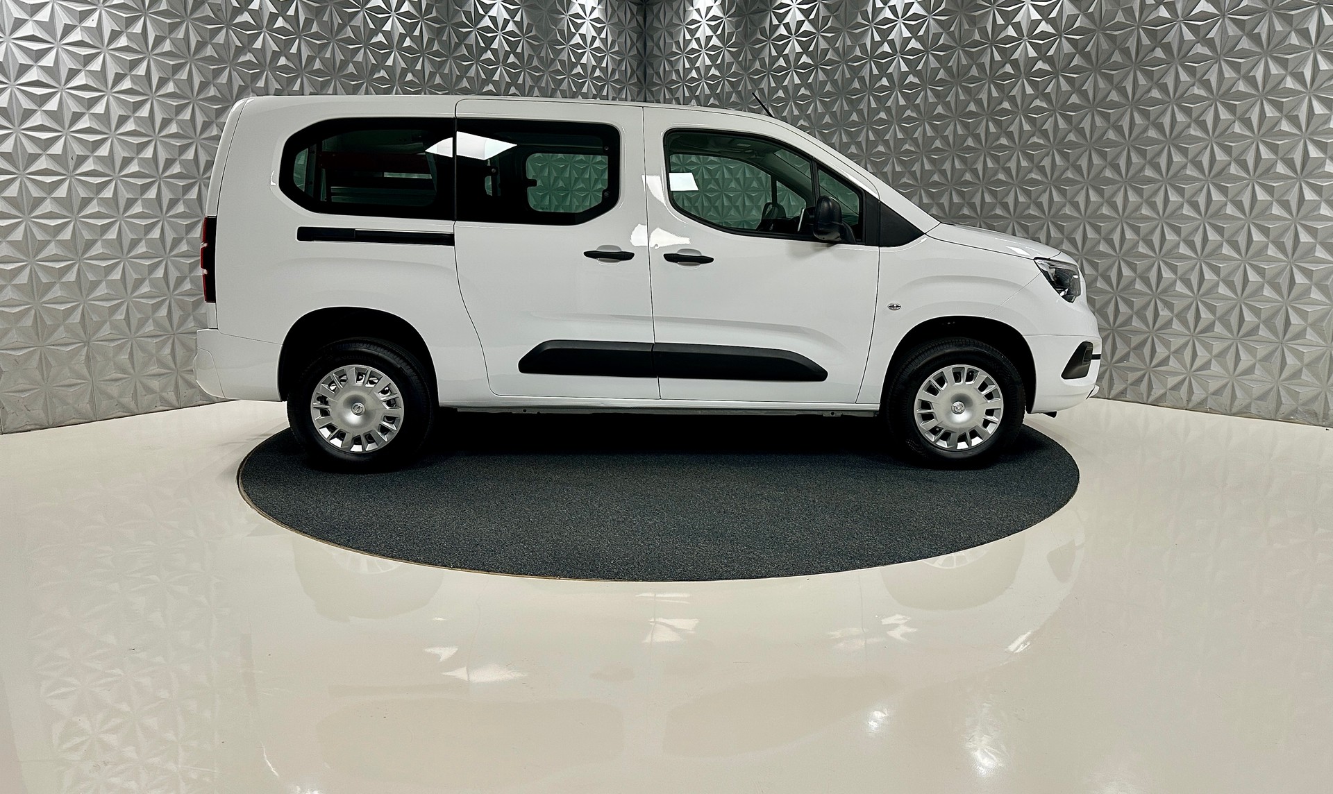 OPEL Combo 1.5 Crew XL **5-PLÄTZER** s/s Erhöhte Nutzlast 4x4-image-3