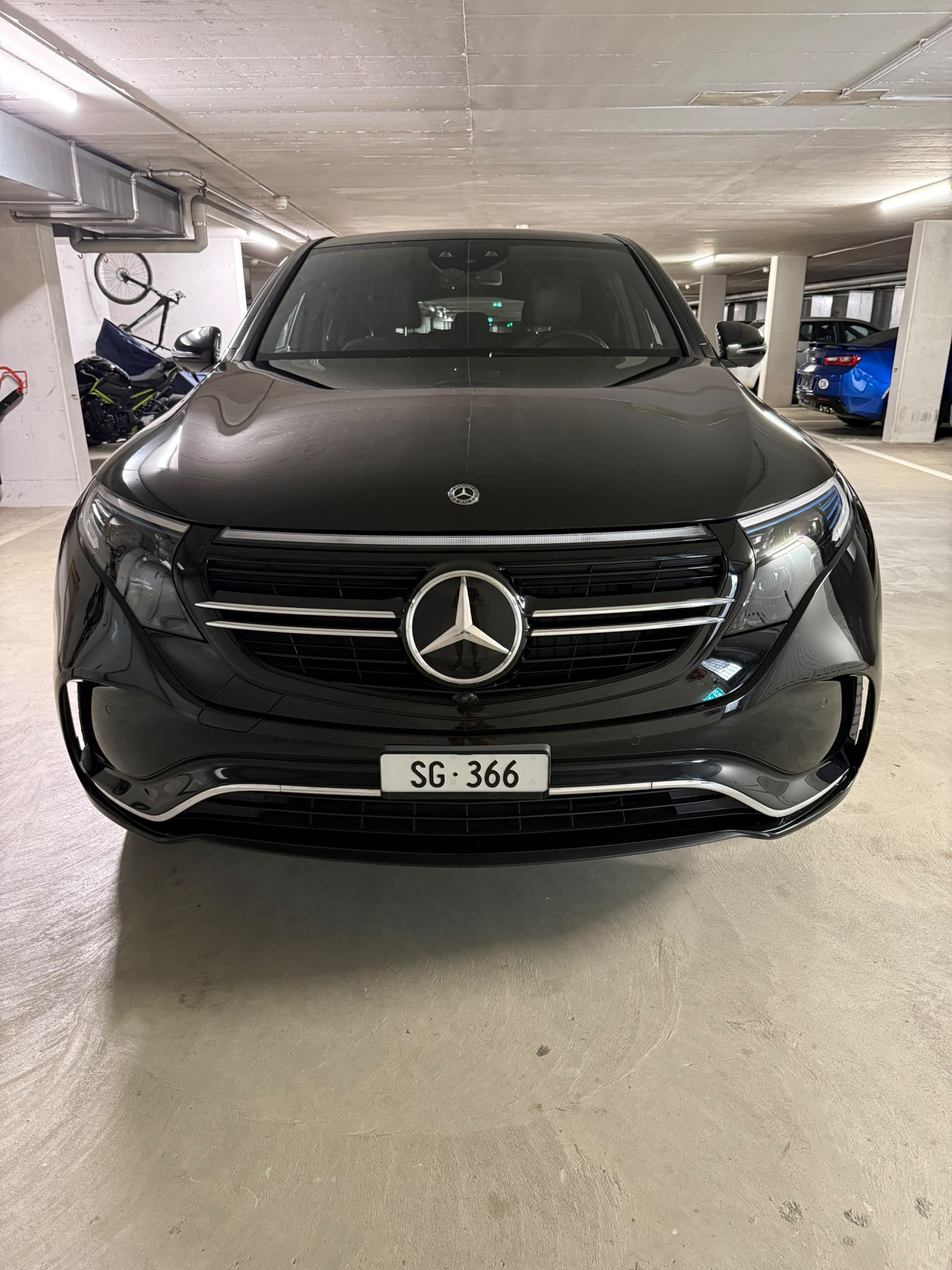 MERCEDES-BENZ EQC 400 AMG Line 4Matic-image-5