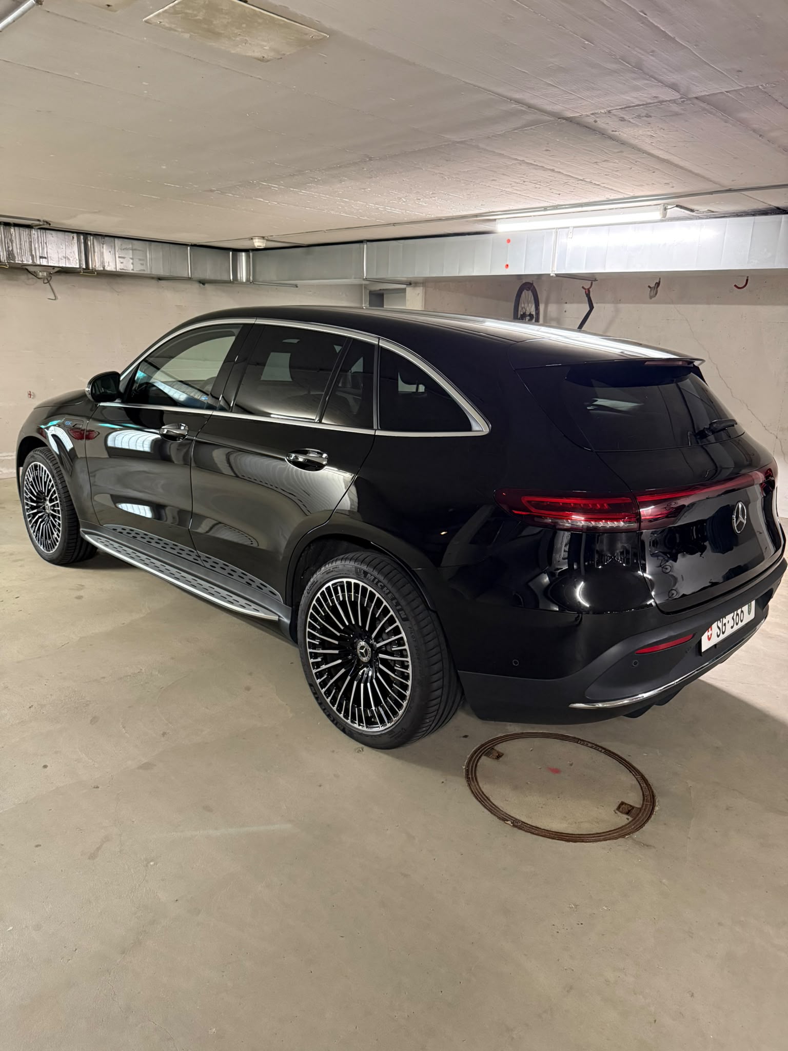 MERCEDES-BENZ EQC 400 AMG Line 4Matic-image-1
