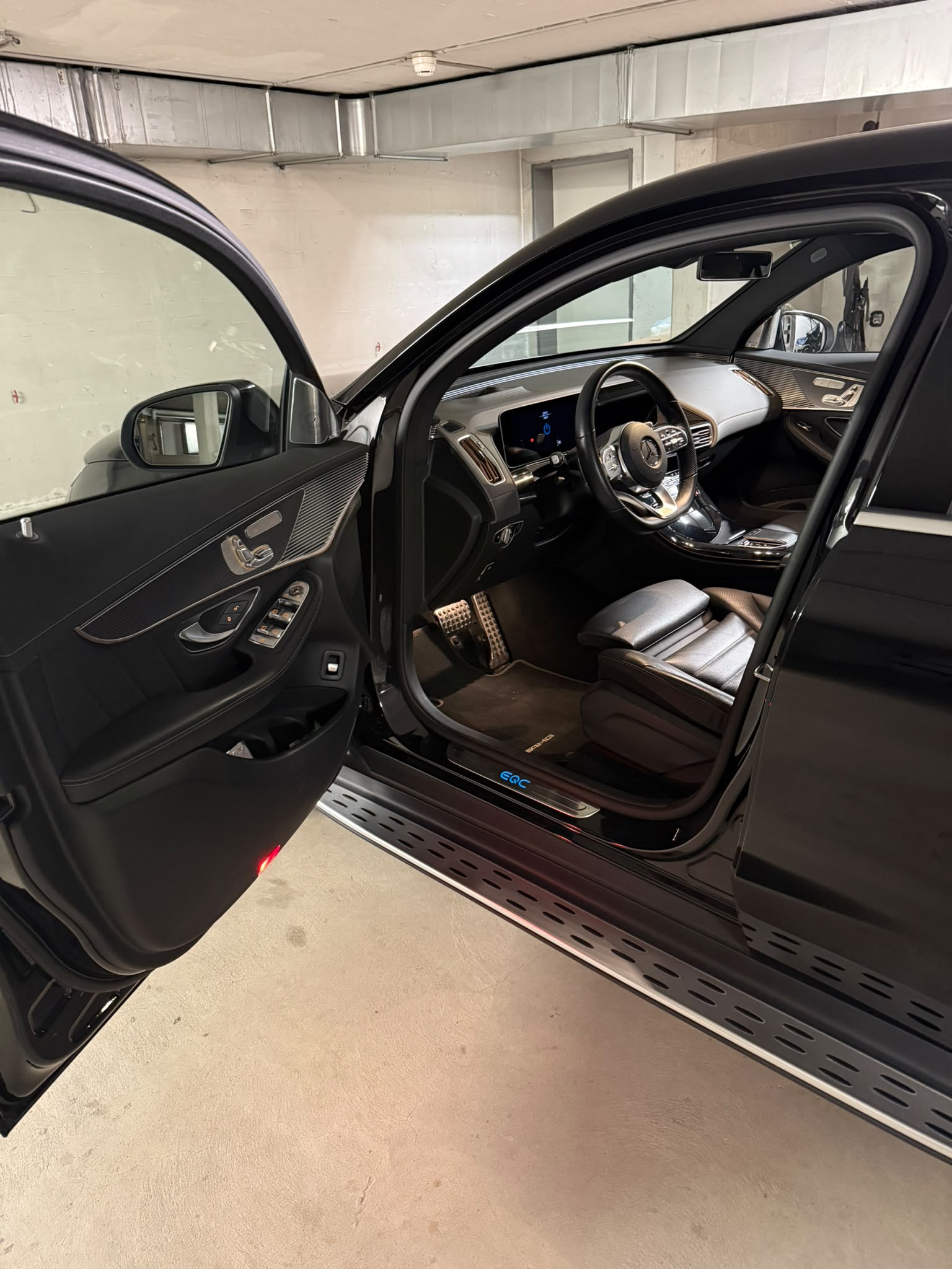 MERCEDES-BENZ EQC 400 AMG Line 4Matic-image-7