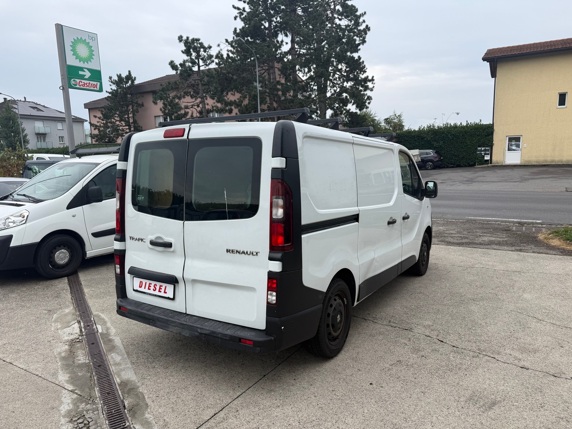 RENAULT Trafic 2.0 dCi120 2.8t Access L1H1-image-10