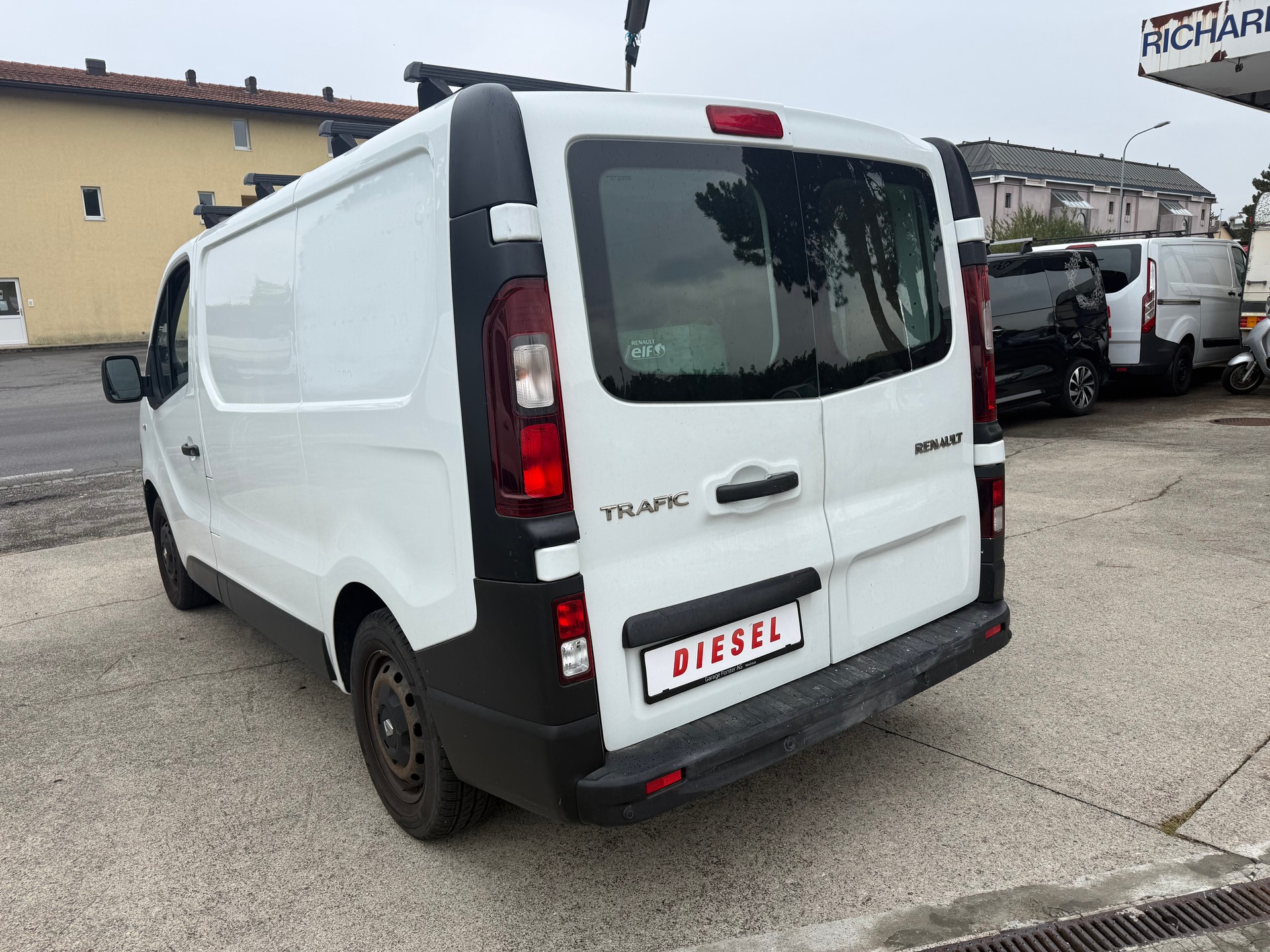 RENAULT Trafic 2.0 dCi120 2.8t Access L1H1-image-9