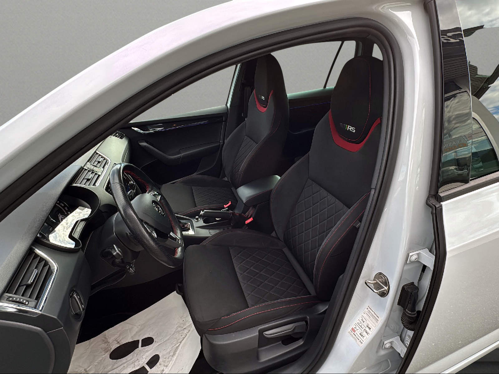 SKODA Octavia Combi 2.0 TDI RS 4x4 DSG-image-3