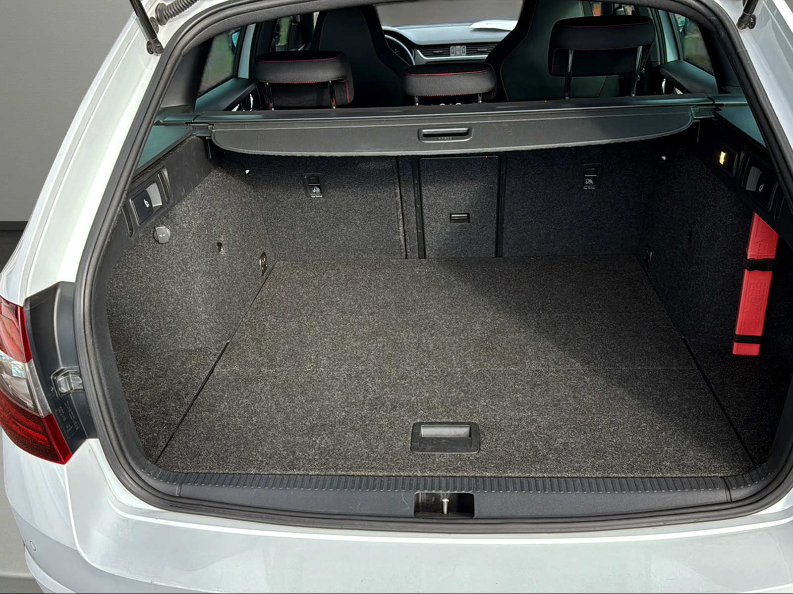 SKODA Octavia Combi 2.0 TDI RS 4x4 DSG-image-10