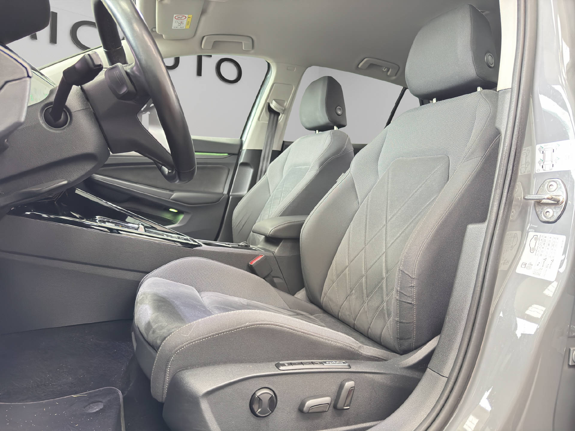 VW Golf VIII 1.4 TSI PHEV Style DSG-image-4