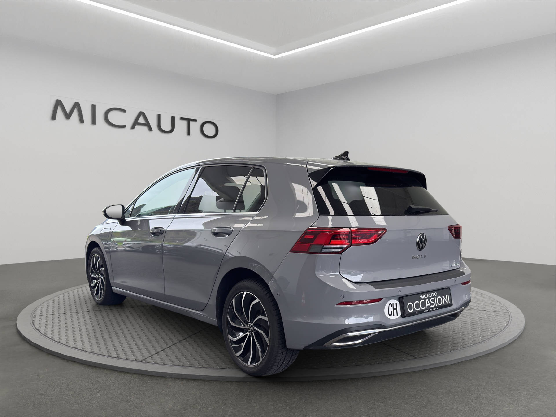 VW Golf VIII 1.4 TSI PHEV Style DSG-image-2
