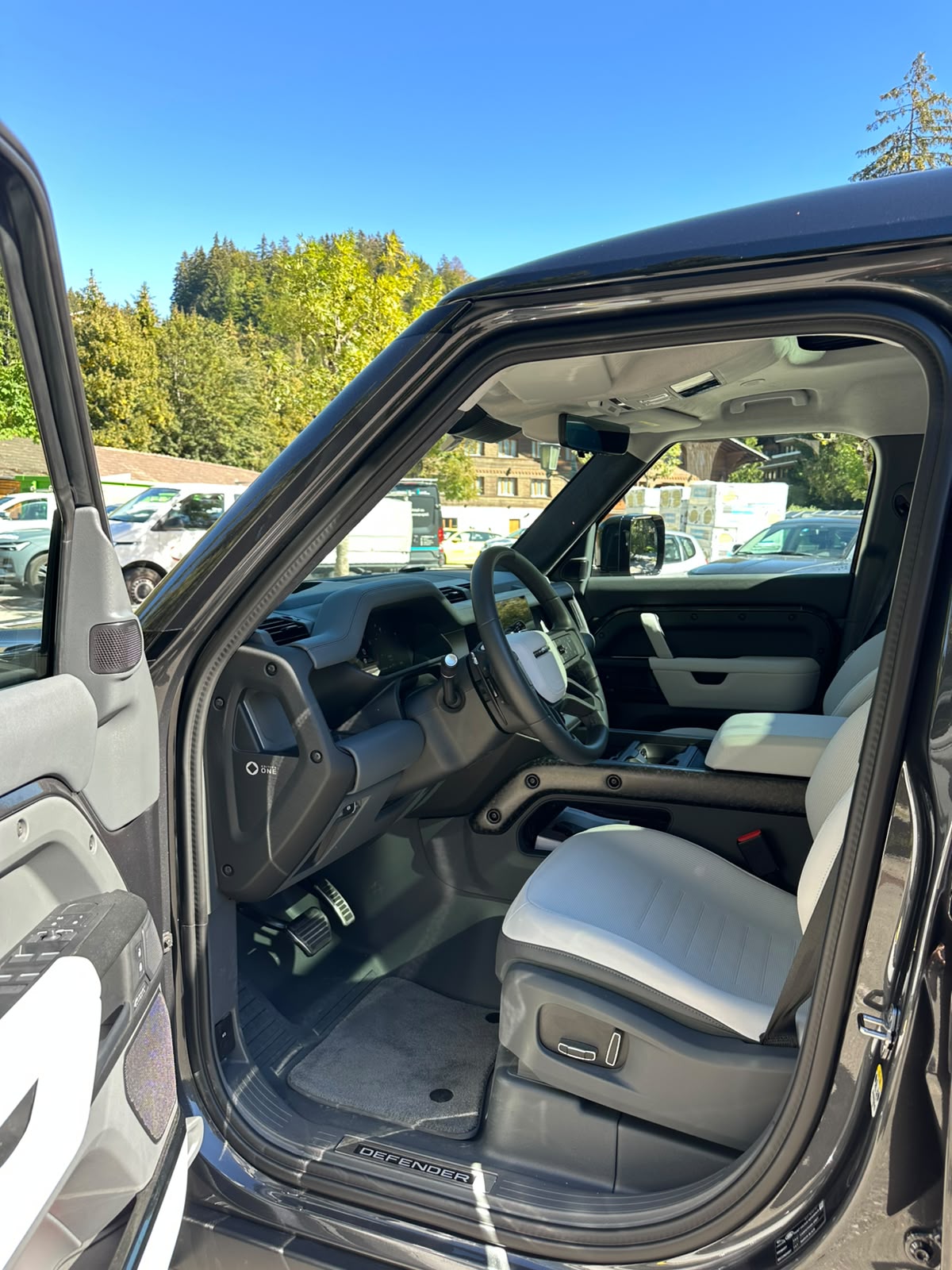 LAND ROVER 4.4 V8 Octa Edition One-image-12