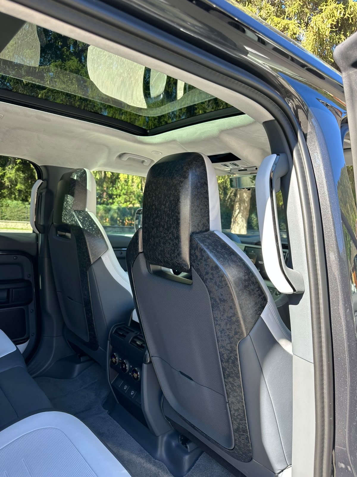 LAND ROVER 4.4 V8 Octa Edition One-image-13