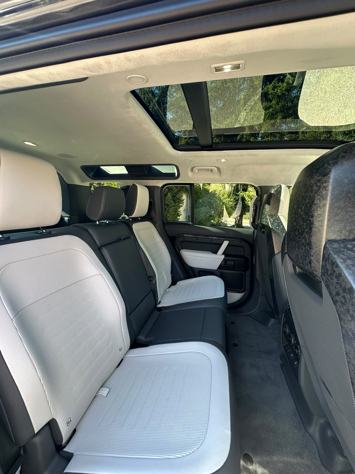 LAND ROVER 4.4 V8 Octa Edition One-image-9