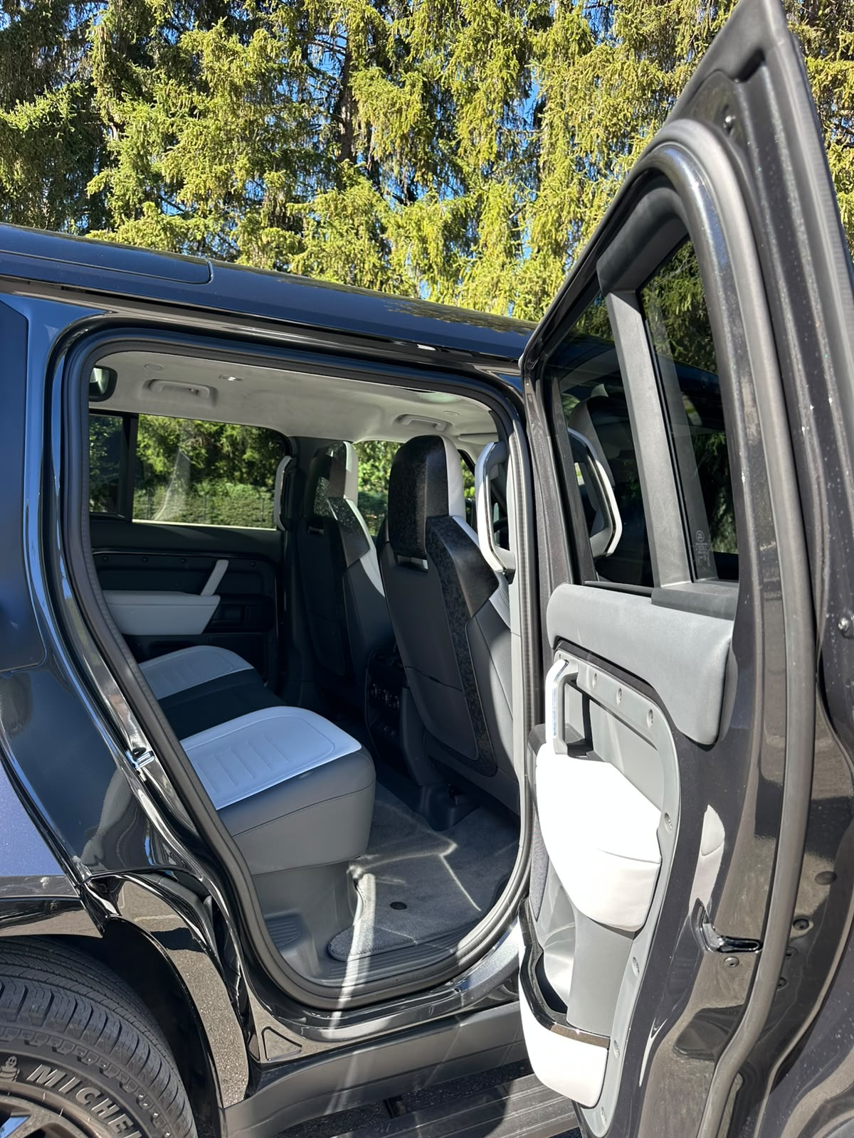 LAND ROVER 4.4 V8 Octa Edition One-image-8