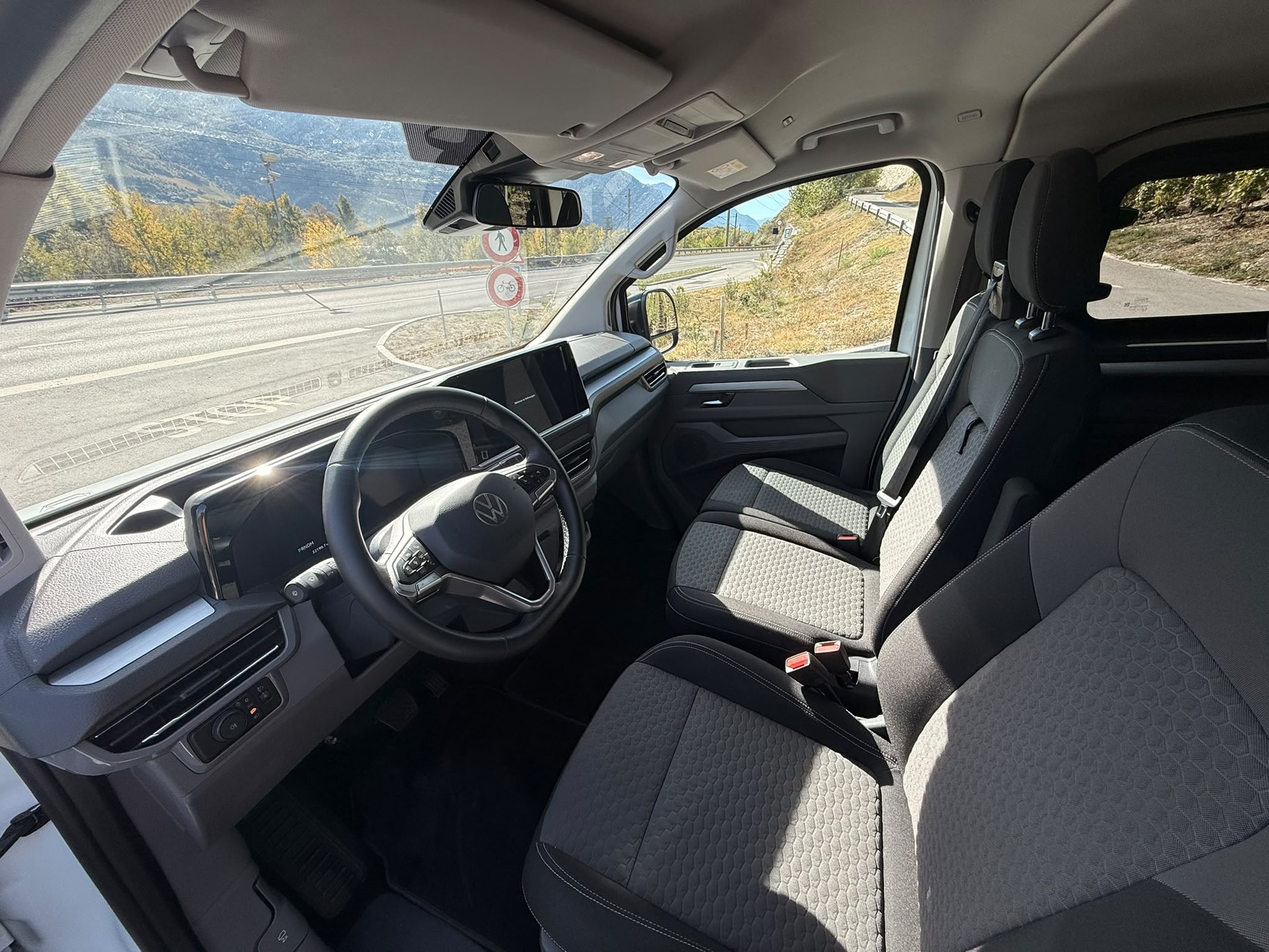 VW Caravelle 2.0 TDI Life LWB 4 Motion Aut 8-image-9