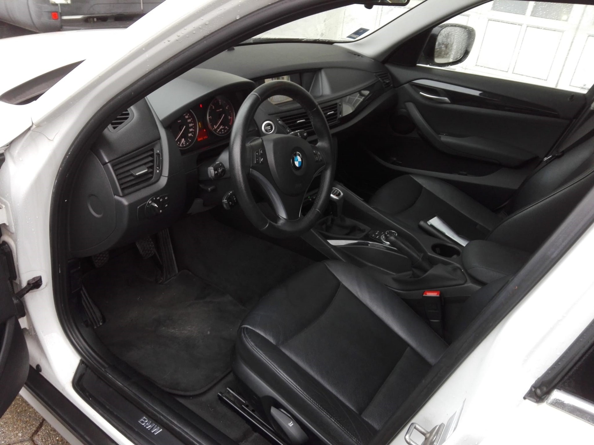 BMW X1 sDrive 18d-image-8