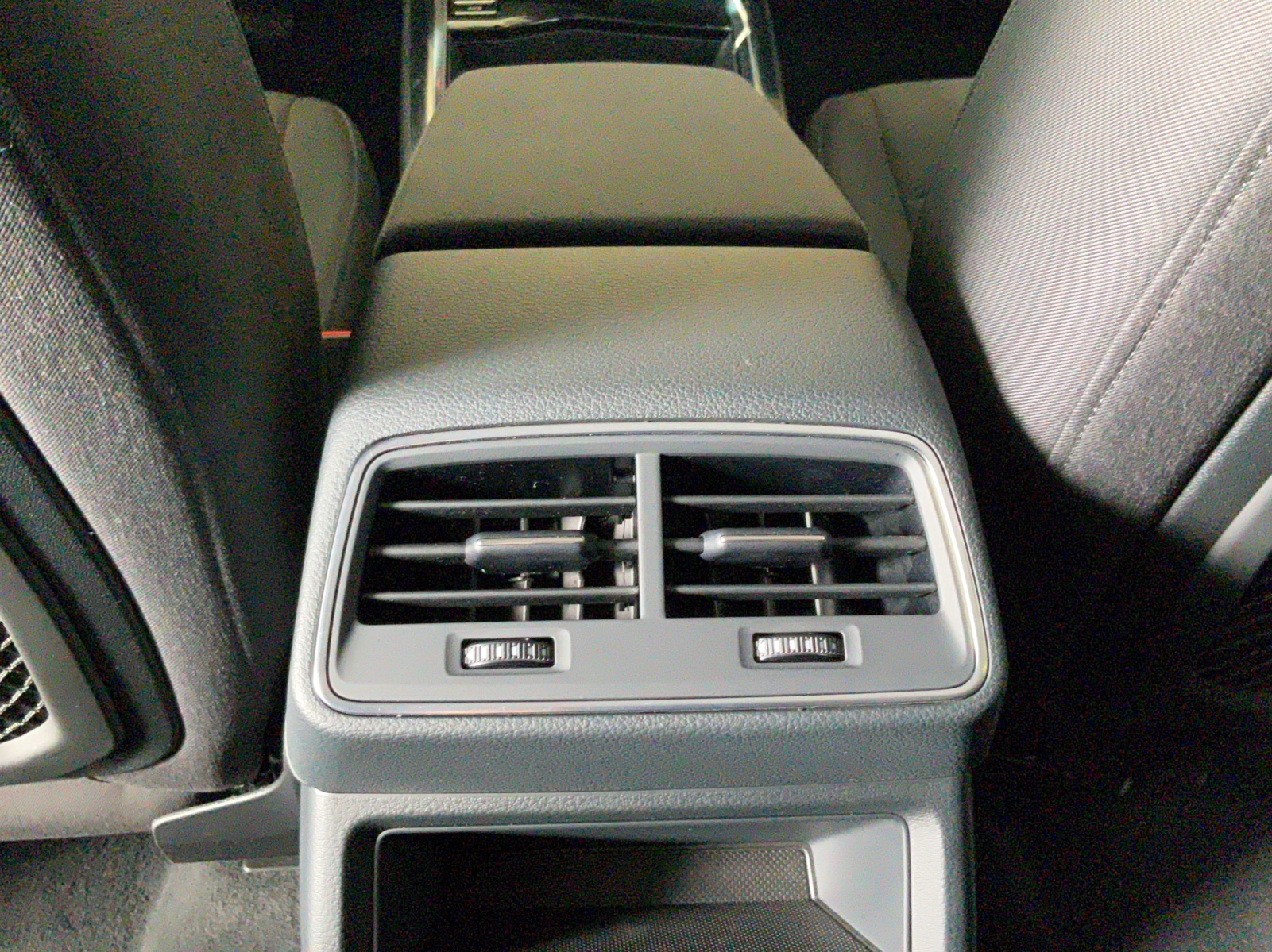 AUDI e-tron 55 Sportback Advanced quattro-image-7