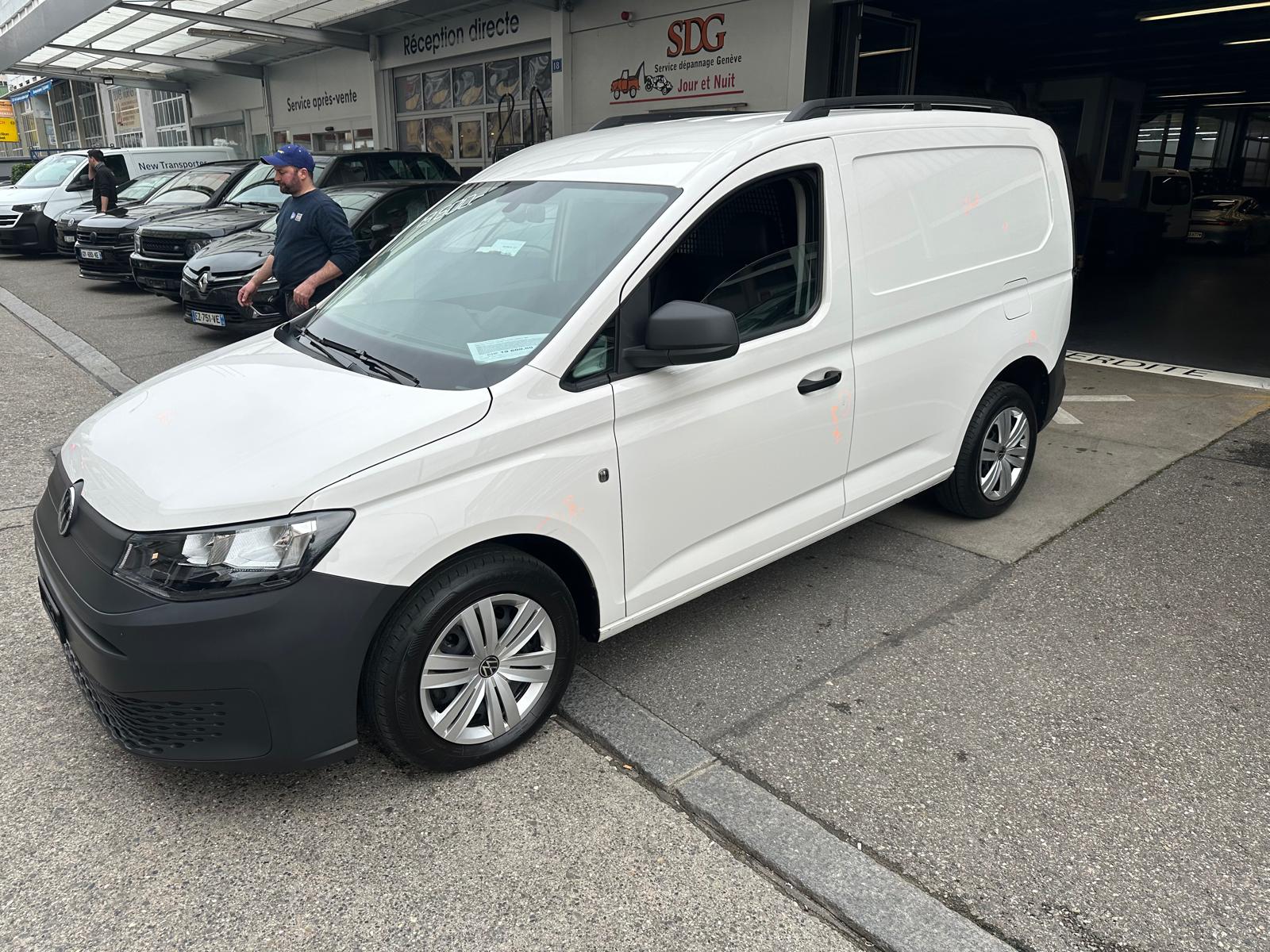 VW Caddy Cargo 2.0TDI-image-2