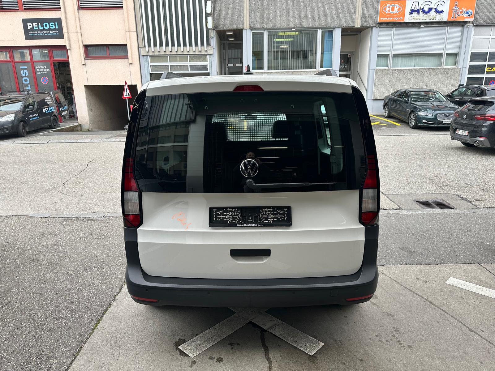VW Caddy Cargo 2.0TDI-image-3